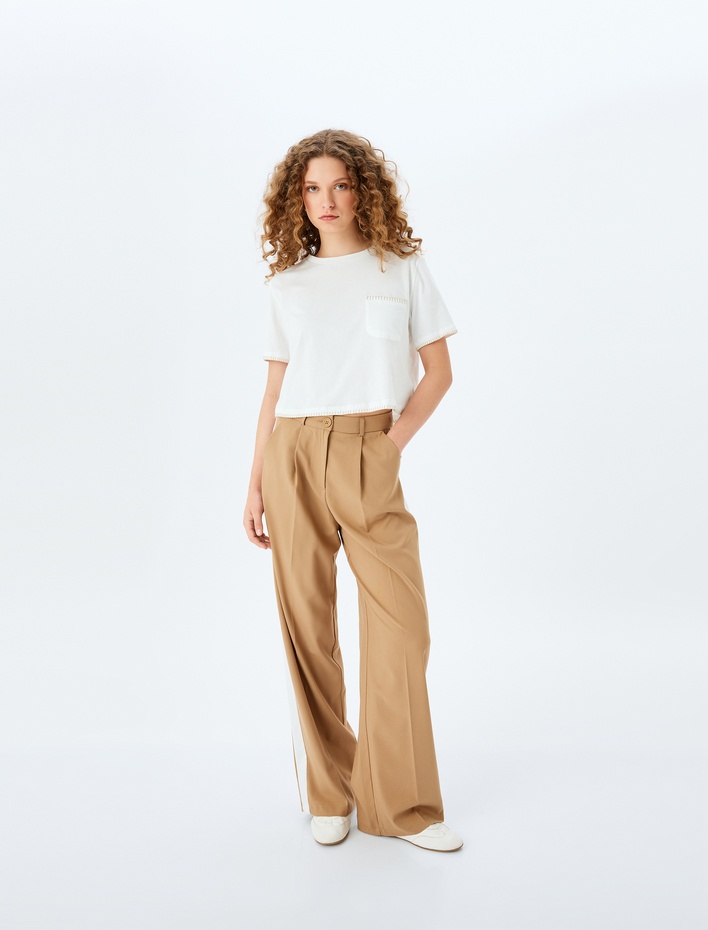  Bisiklet Yaka Cepli Dikiş Detaylı Kısa Kollu Tişört