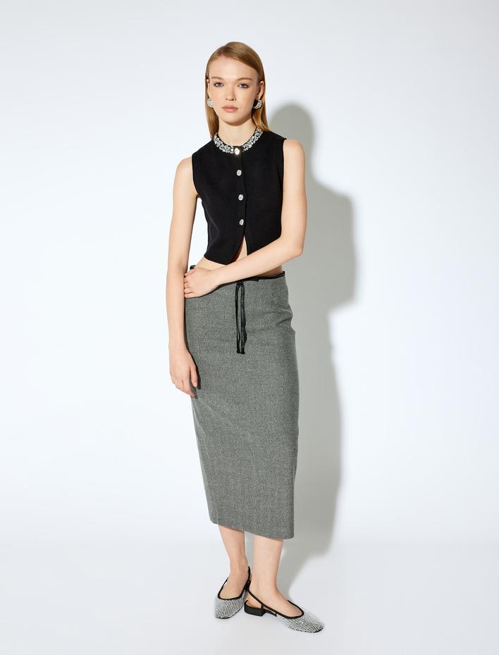  Koton X Melis Ağazat - Düğmeli Yakası Taş İşlemeli Crop Triko Süveter