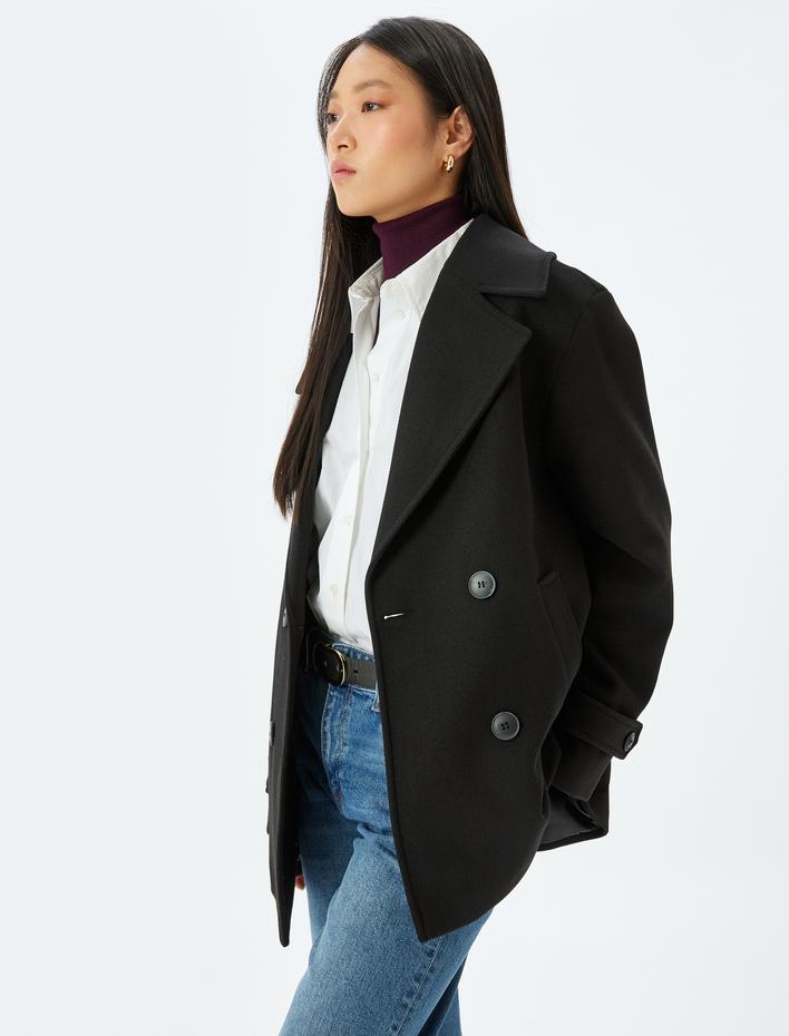  Düğmeli Cepli Kruvaze Kısa Kaşe Kaban