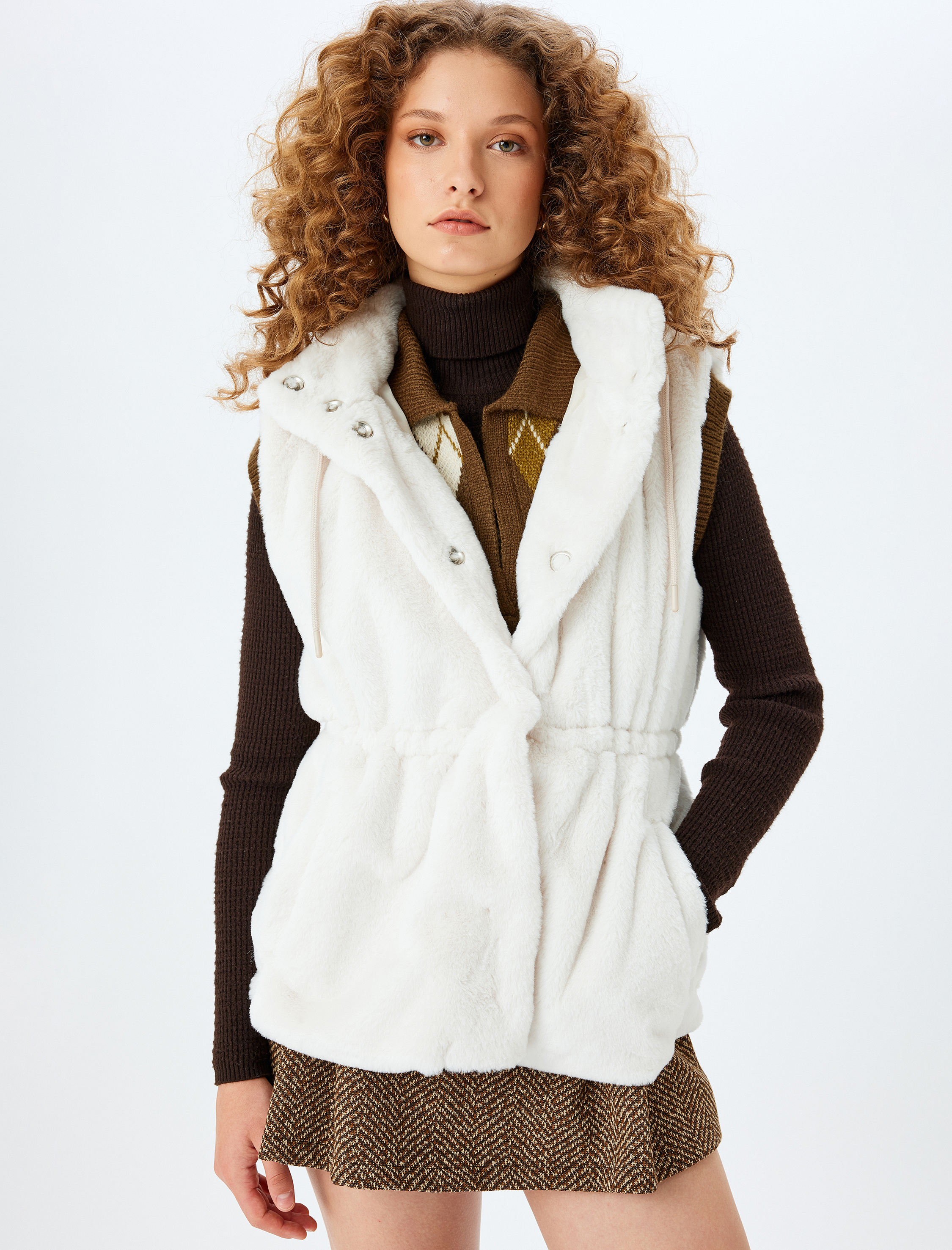 Kapüşonlu Çıtçıt Düğmeli Suni Kürk Yelek