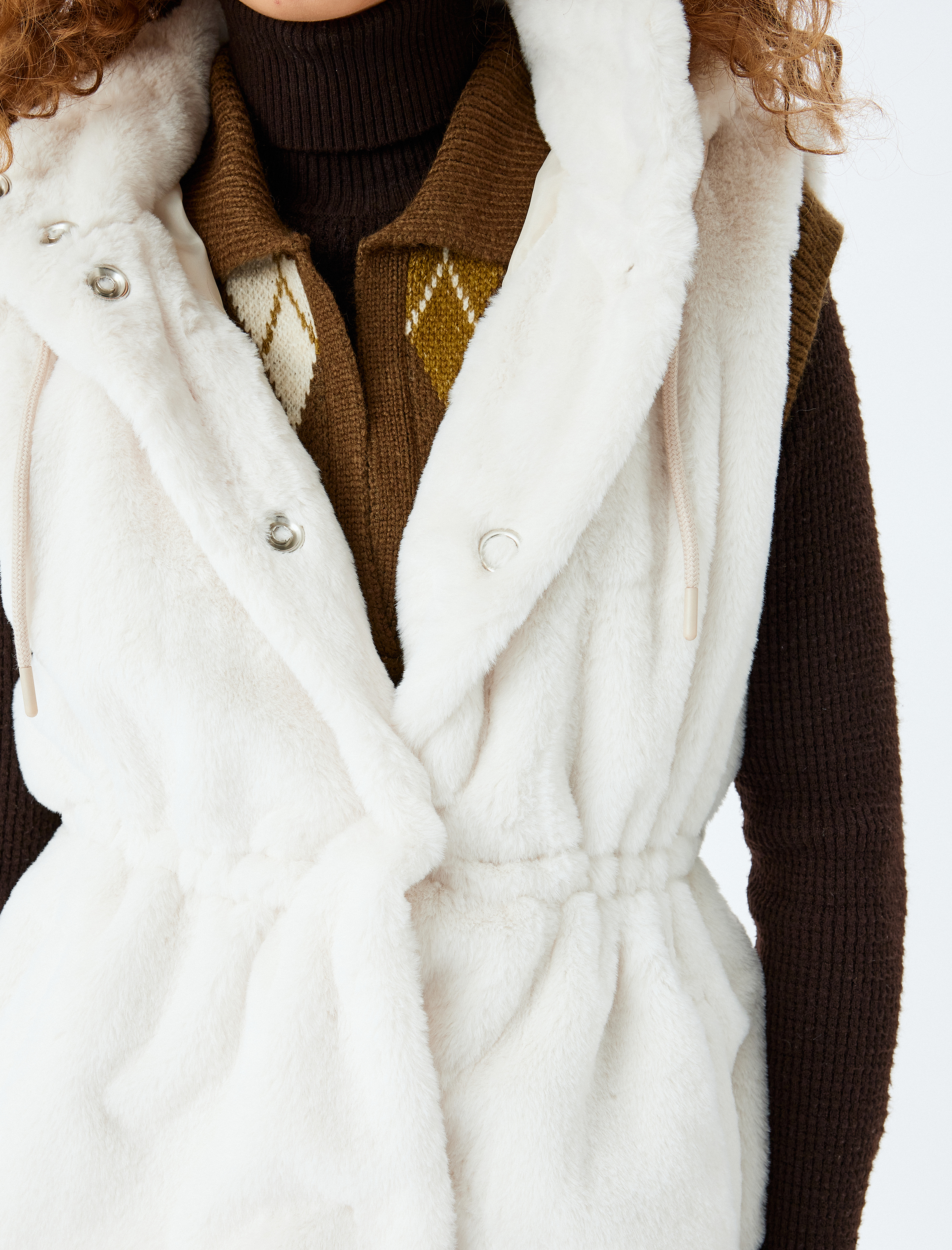 Kapüşonlu Çıtçıt Düğmeli Suni Kürk Yelek