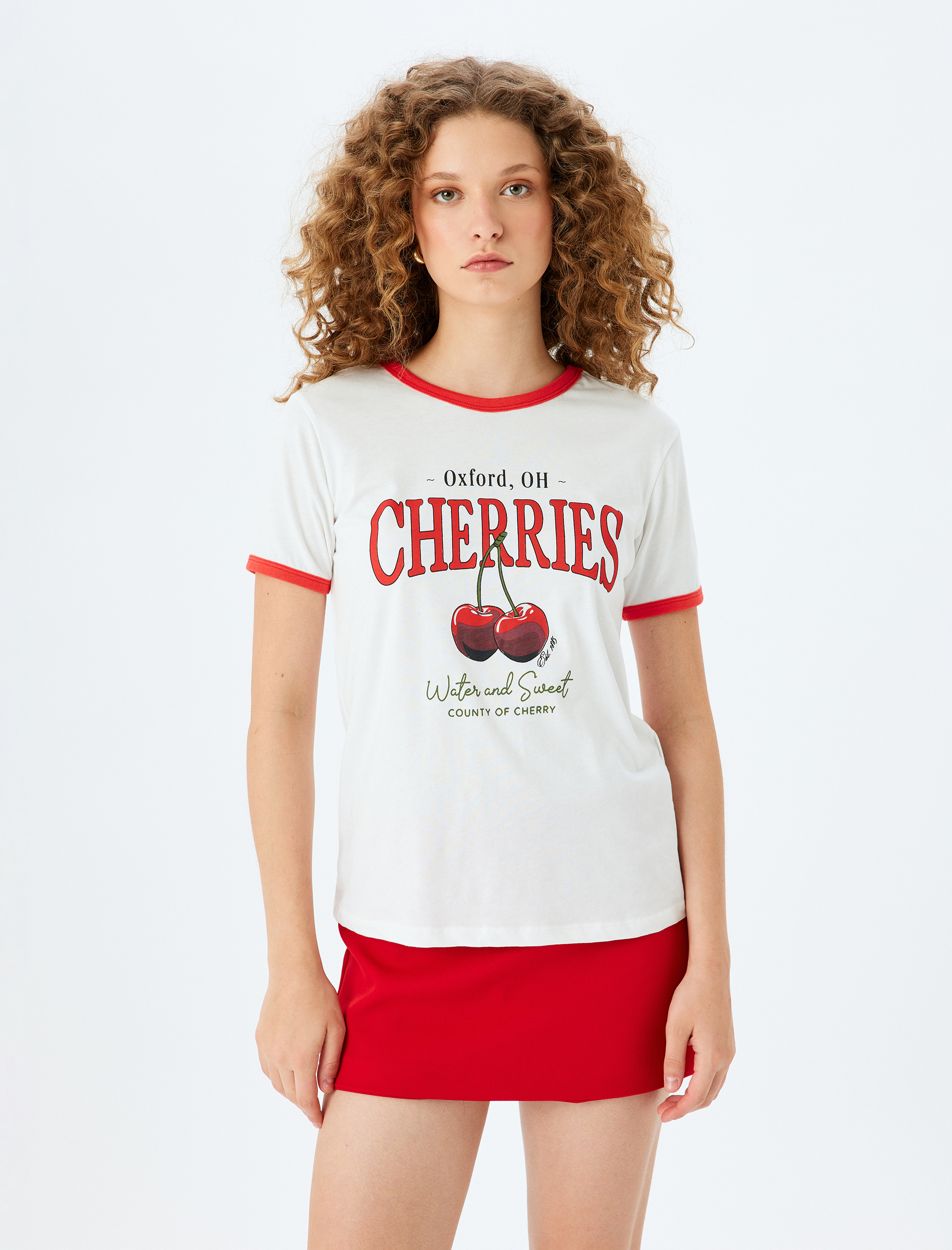 Kiraz Baskılı Biyeli Bisiklet Yaka Kısa Kollu Tişört