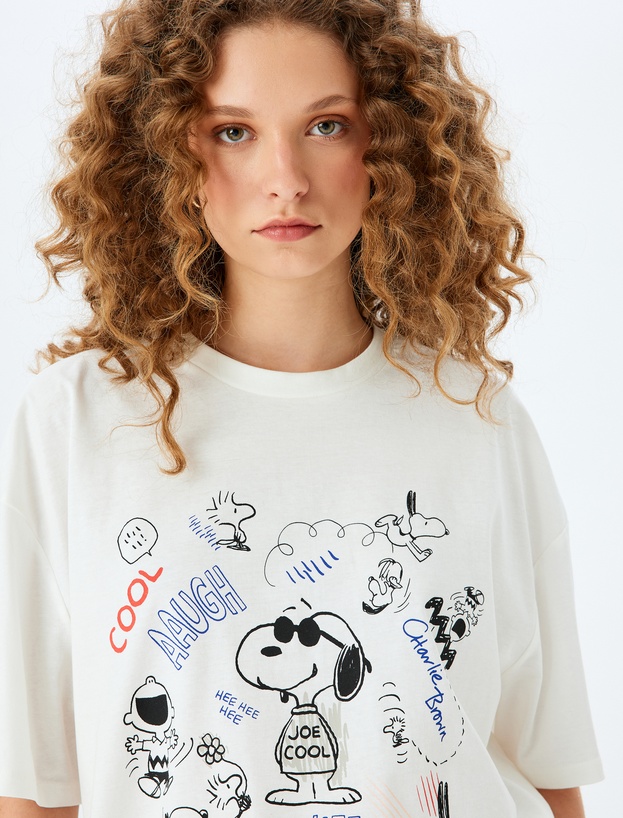 Snoopy Lisanslı Kısa Kollu Bisiklet Yaka Baskılı Tişört_0