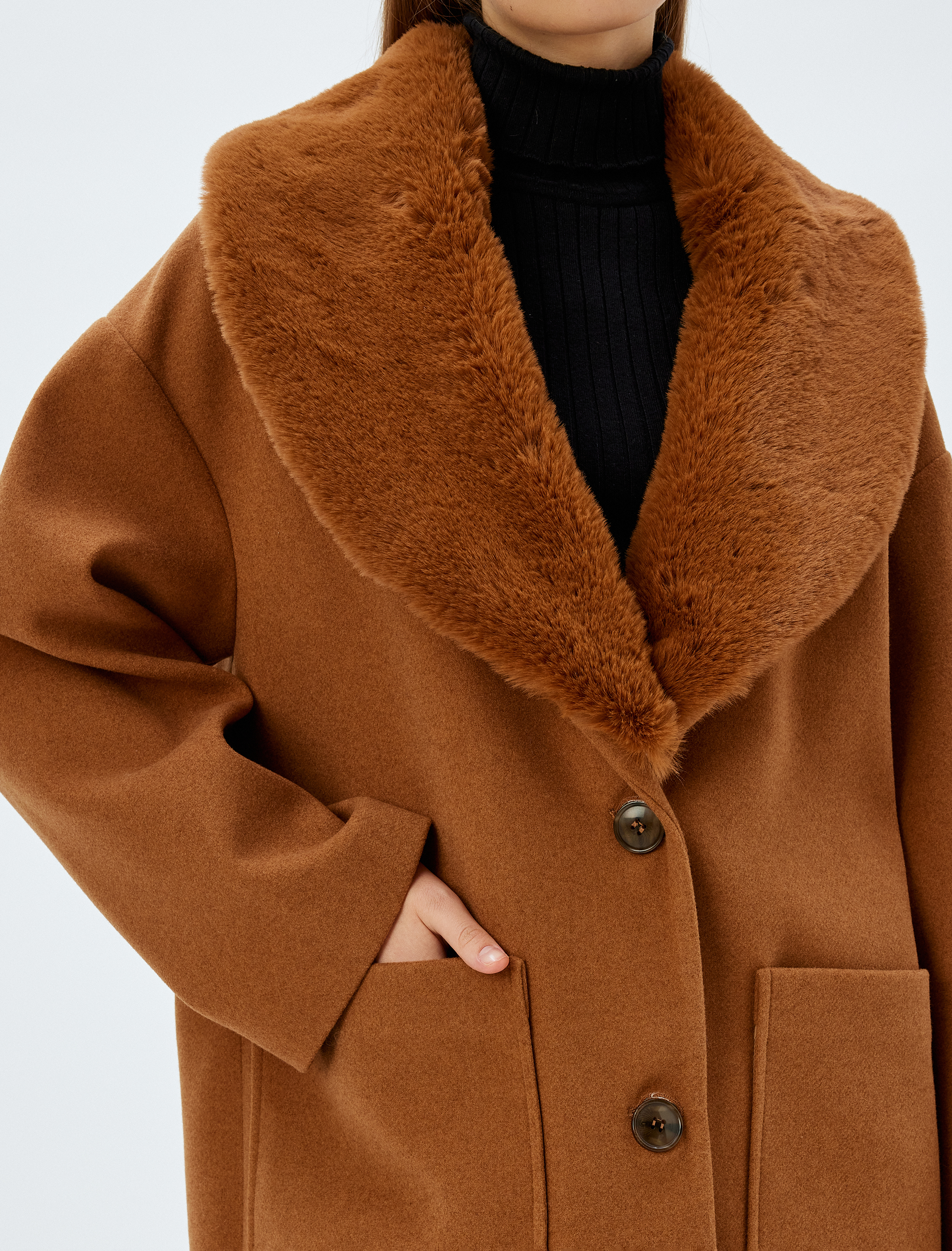   Çıkarılabilir Suni Kürk Yaka Detaylı Uzun Kaban Kruvaze Cepli Düğmeli