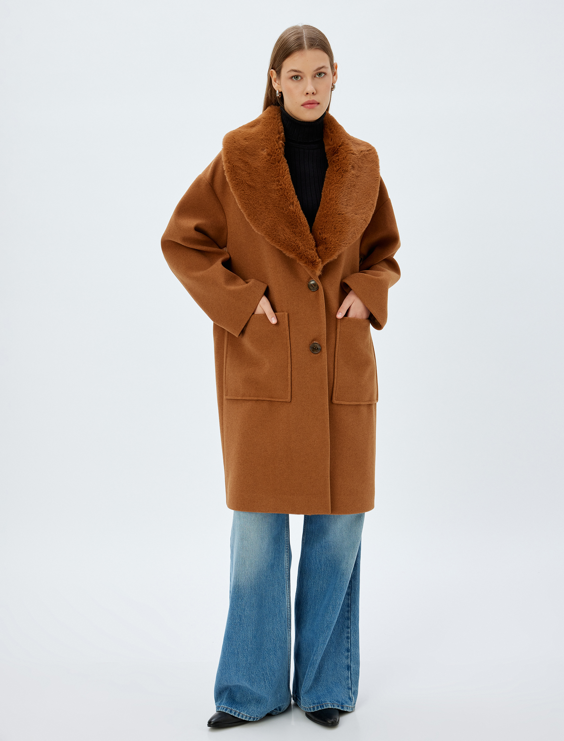   Çıkarılabilir Suni Kürk Yaka Detaylı Uzun Kaban Kruvaze Cepli Düğmeli