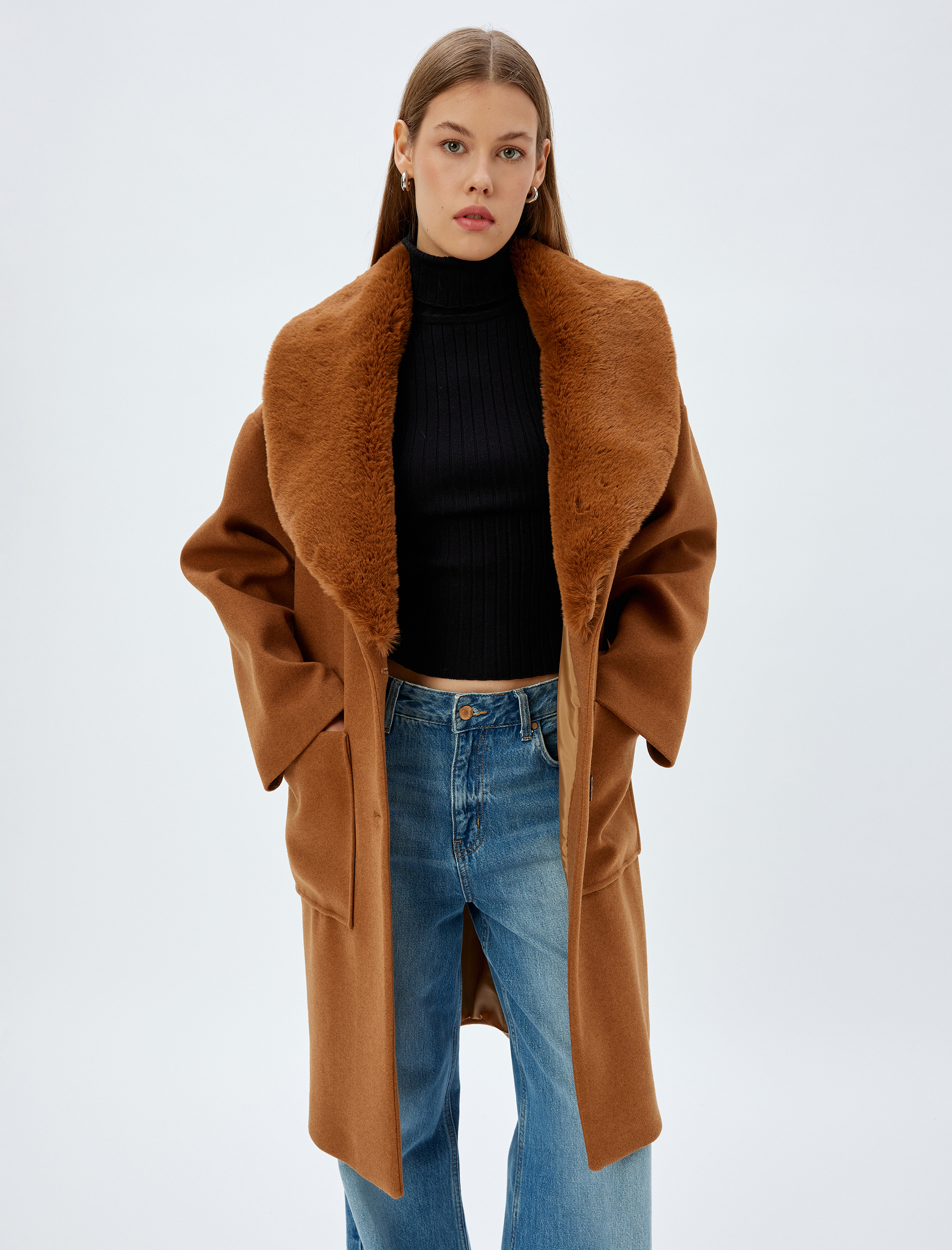   Çıkarılabilir Suni Kürk Yaka Detaylı Uzun Kaban Kruvaze Cepli Düğmeli