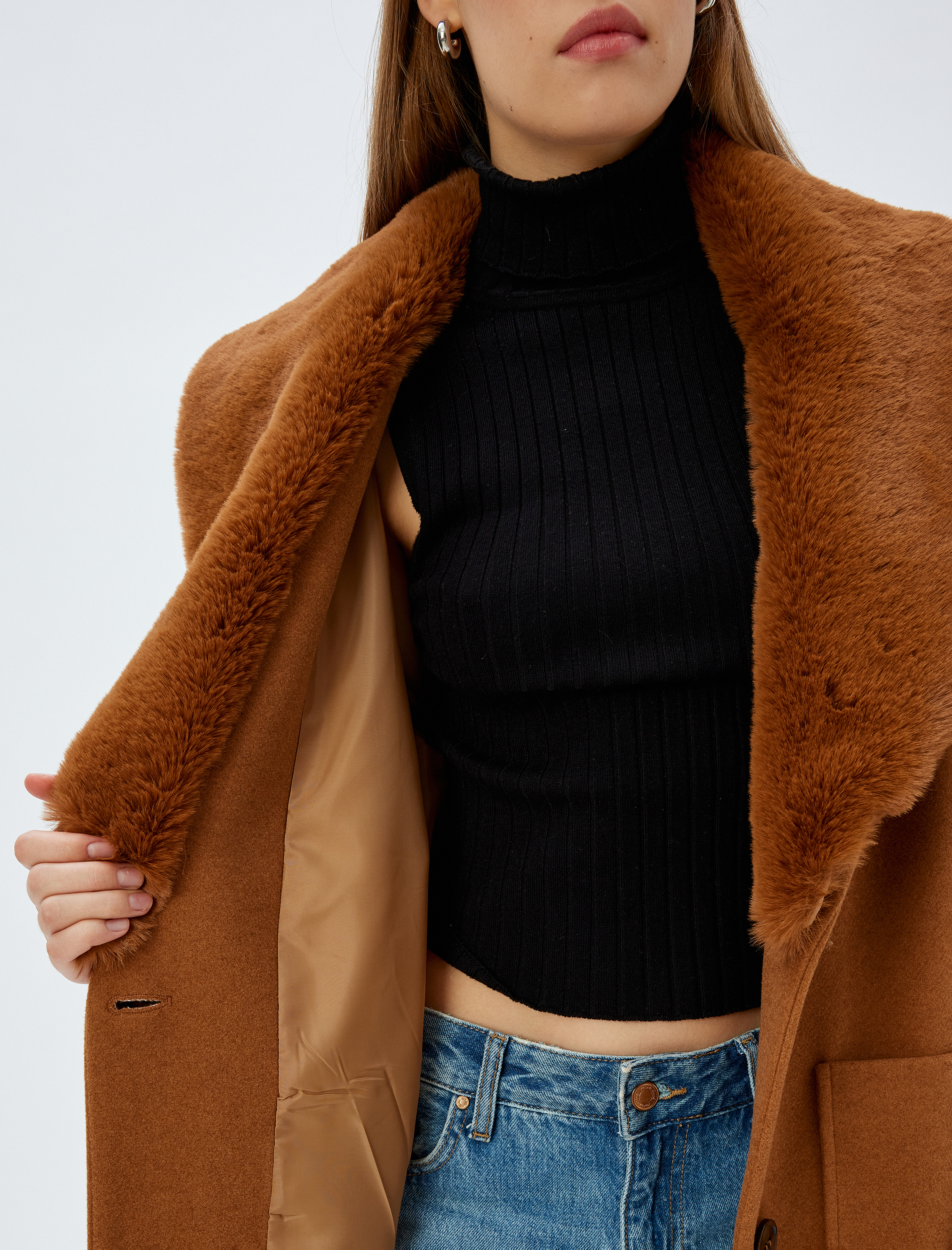   Çıkarılabilir Suni Kürk Yaka Detaylı Uzun Kaban Kruvaze Cepli Düğmeli