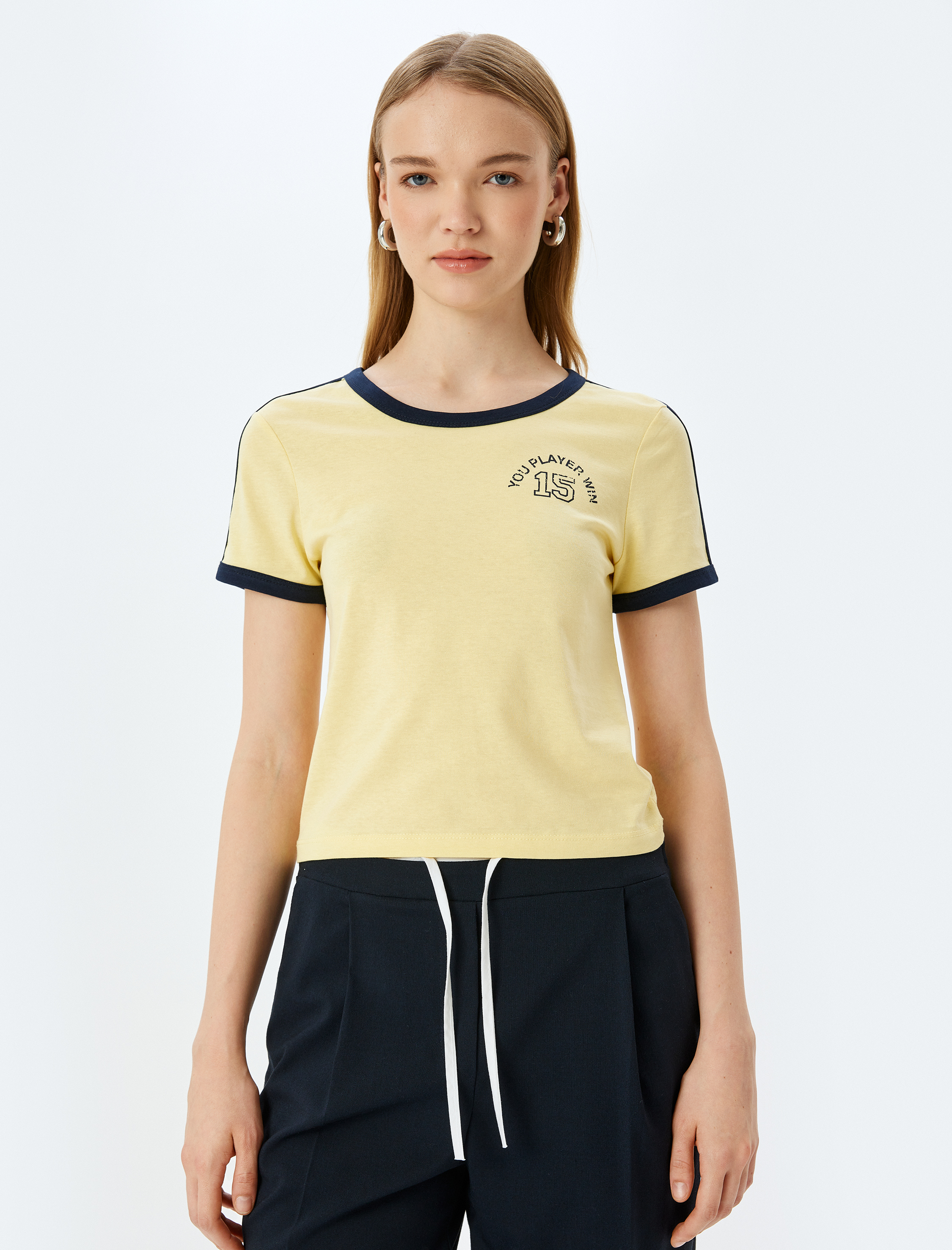 Arkası Baskılı Biyeli Bisiklet Yaka Kısa Kollu Pamuklu Tişört