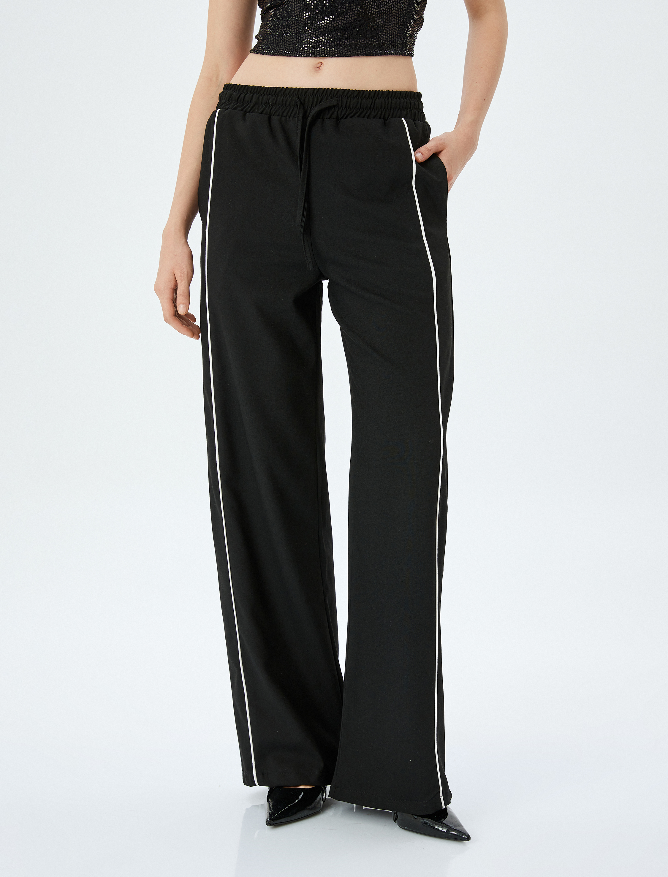   Beli Bağcıklı Biyeli Cepli Geniş Paça Eşofman Pantolon