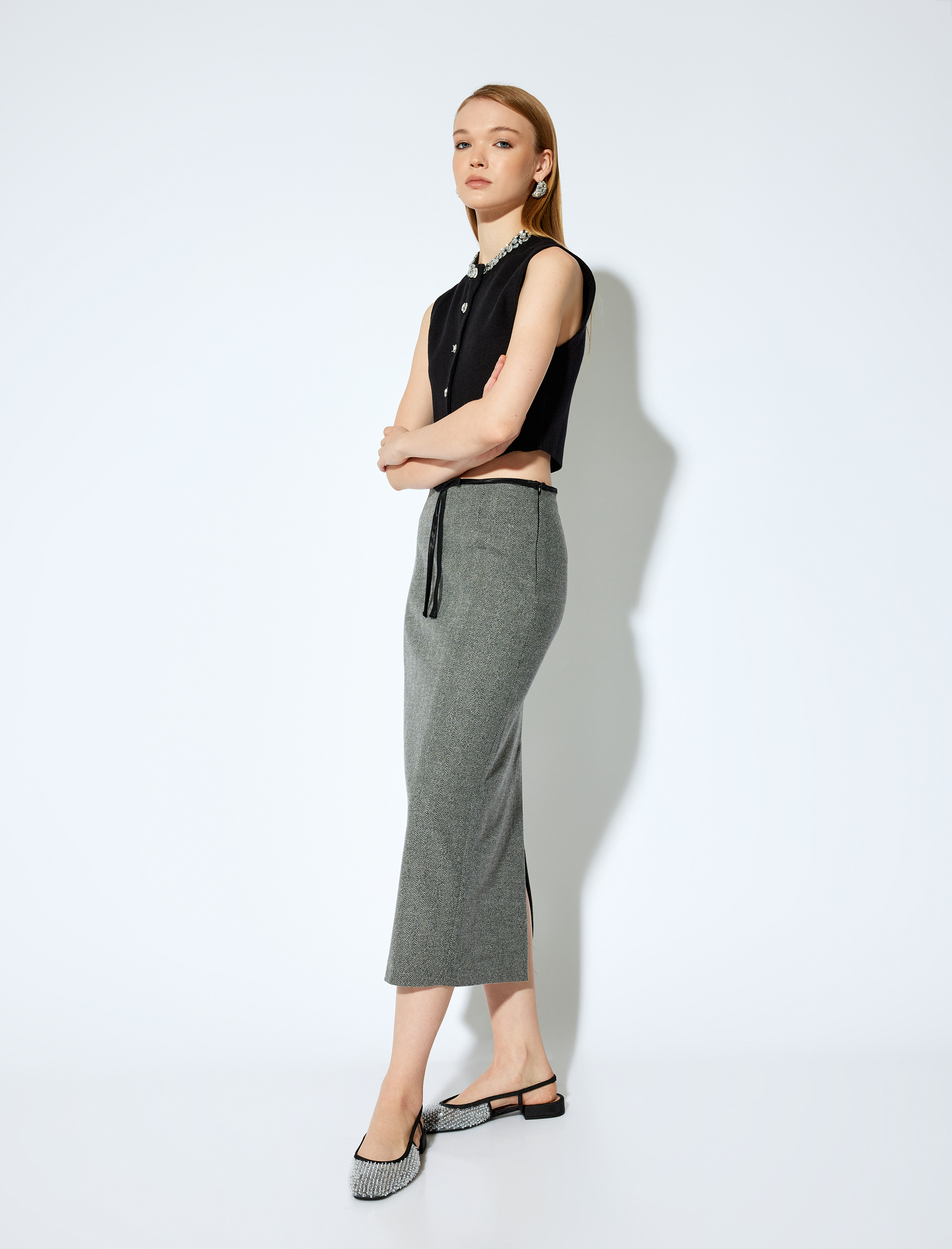   Koton X Melis Ağazat - Yırtmaçlı Fiyonk Detaylı Midi Boy Kalem Etek