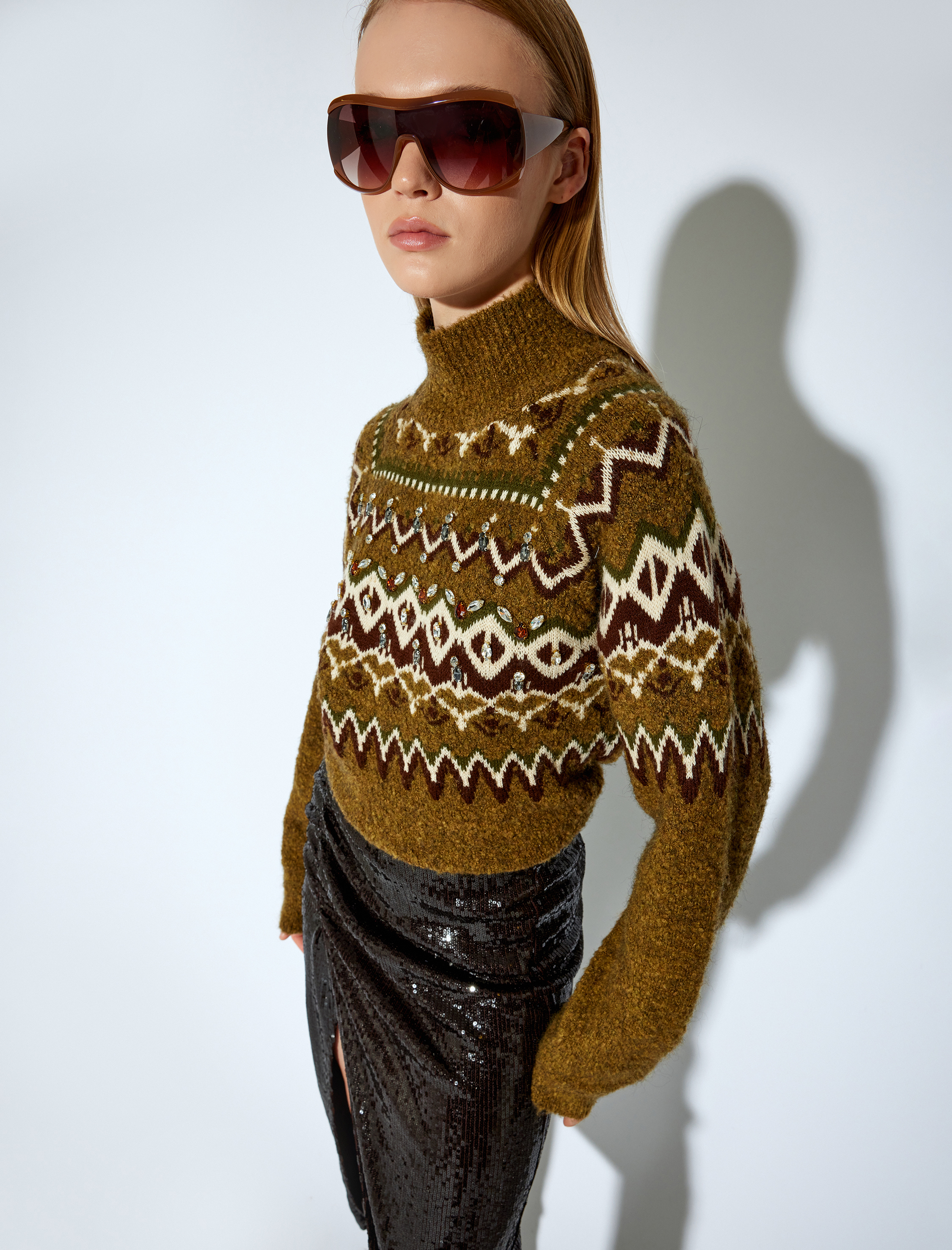 Koton X Melis Ağazat - Uzun Kollu Yumuşak Dokulu Etnik Desenli Taşlı Balıkçı Yaka Örme Kazak