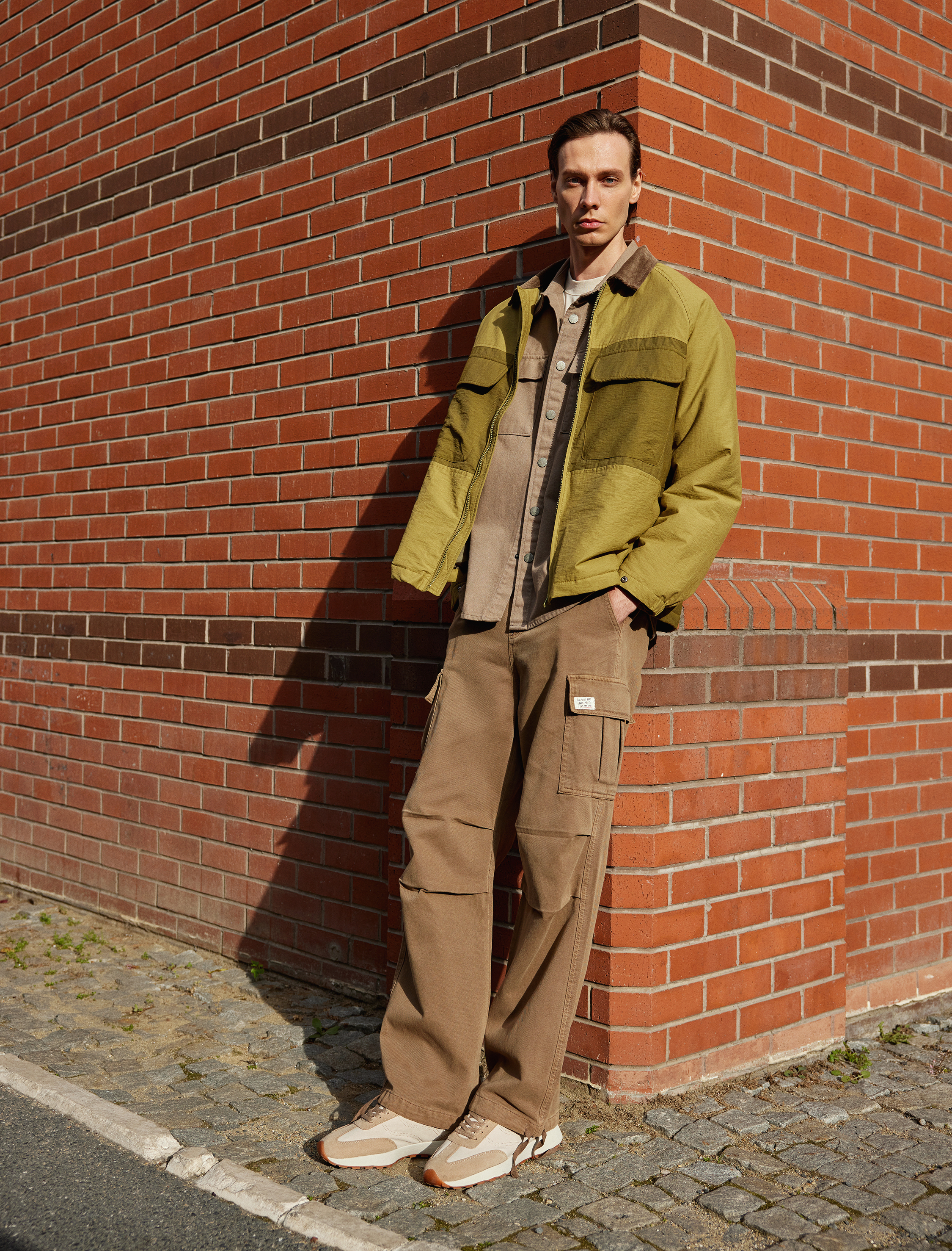   Pamuklu Kapaklı Cepli Yaka Detaylı Renk Bloklu Fermuarlı Mevsimlik Ceket