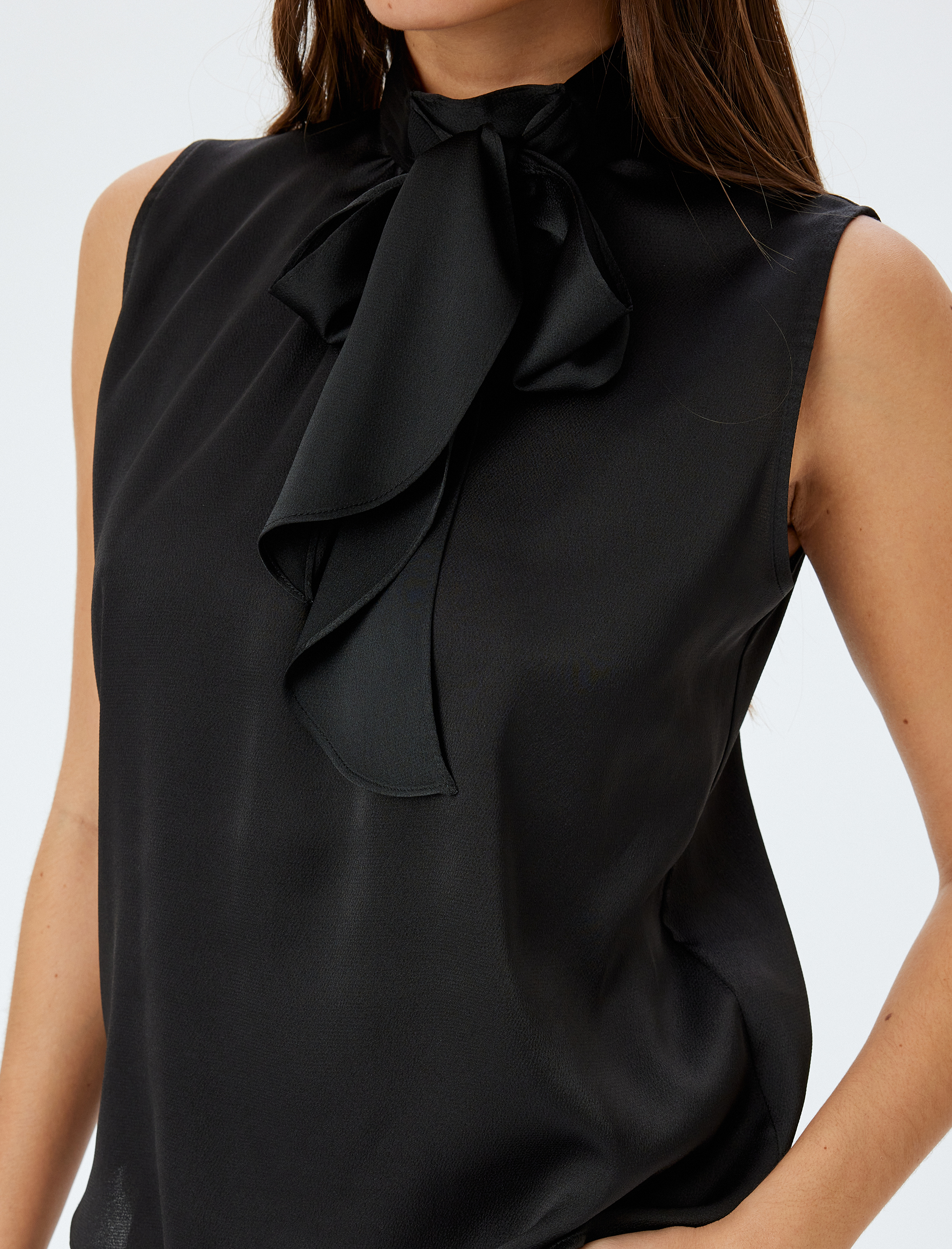   Bağlamalı Şal Yaka Kolsuz Saten Bluz