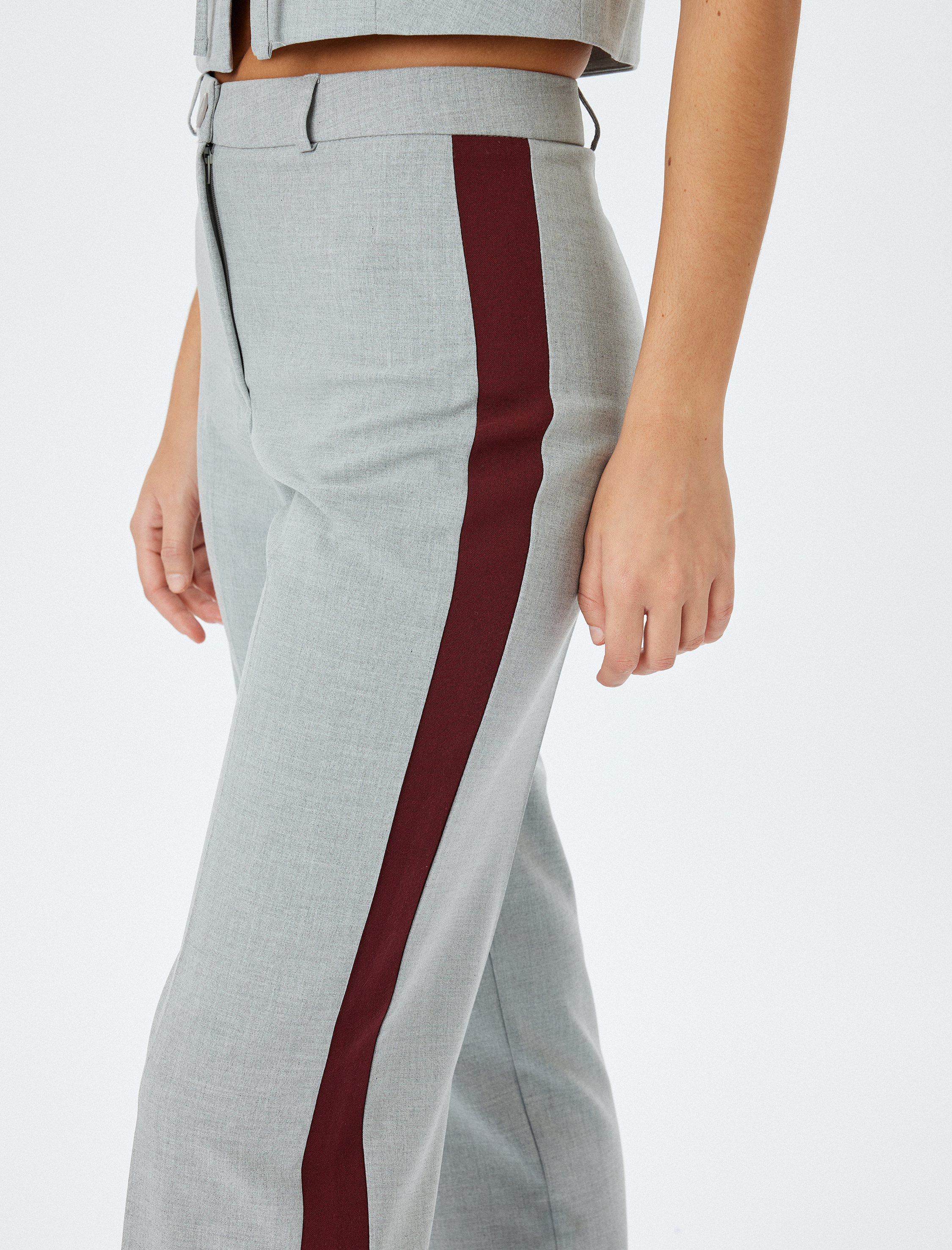   Yanları Şerit Detaylı Düz Paça Kumaş Pantolon