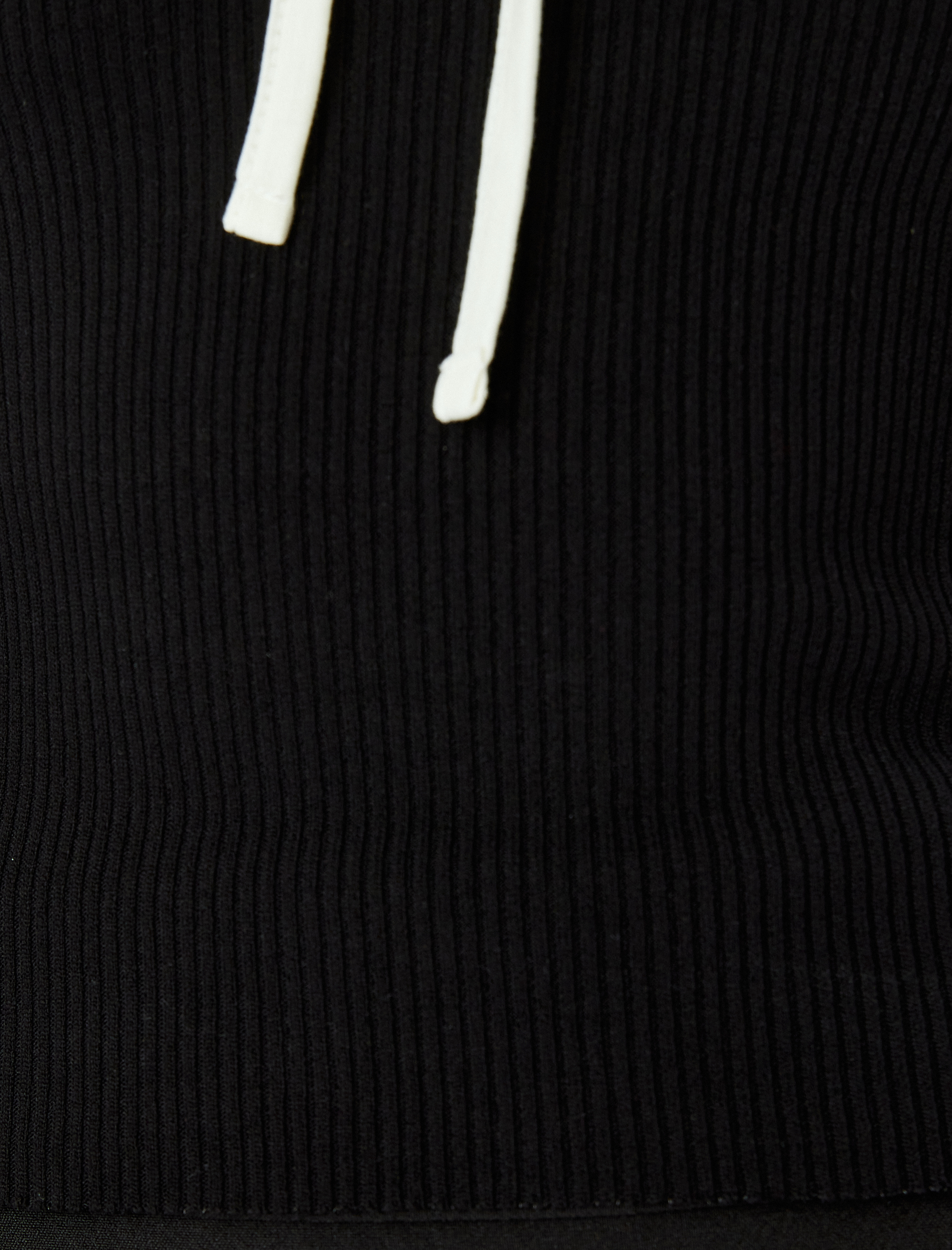   Kalp Yaka Fiyonk Detaylı Fitilli Uzun Kollu Slim Fit Bluz