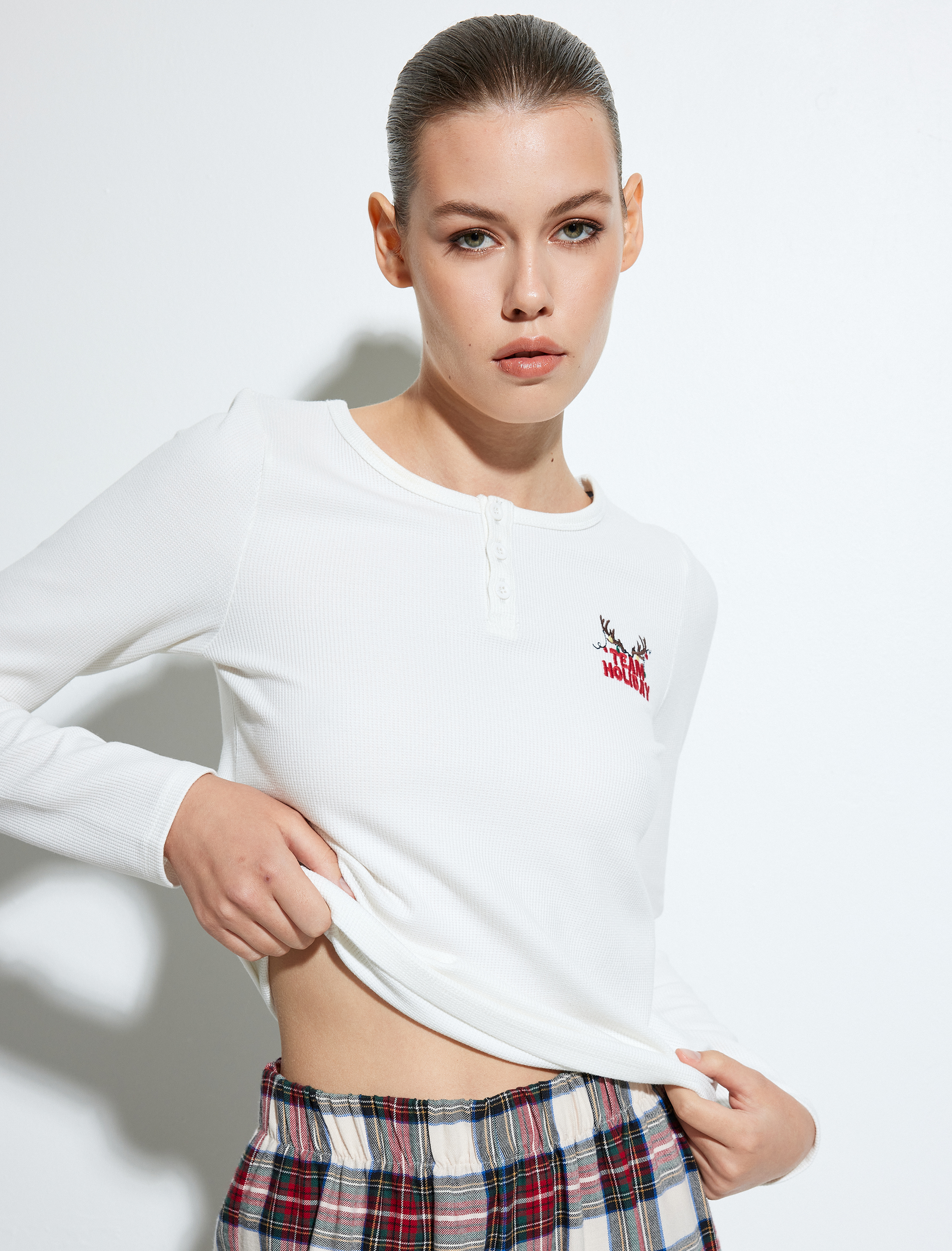   Yılbaşı Temalı Uzun Kollu Bisiklet Yaka Pamuklu Pijama Üstü