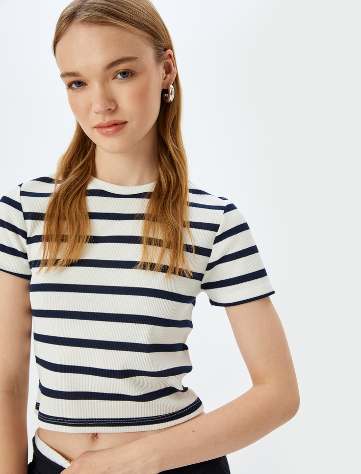  Basic Çizgili Bisiklet Yaka Kısa Kollu Kaşkorse Slim Fit Kadın Tişört