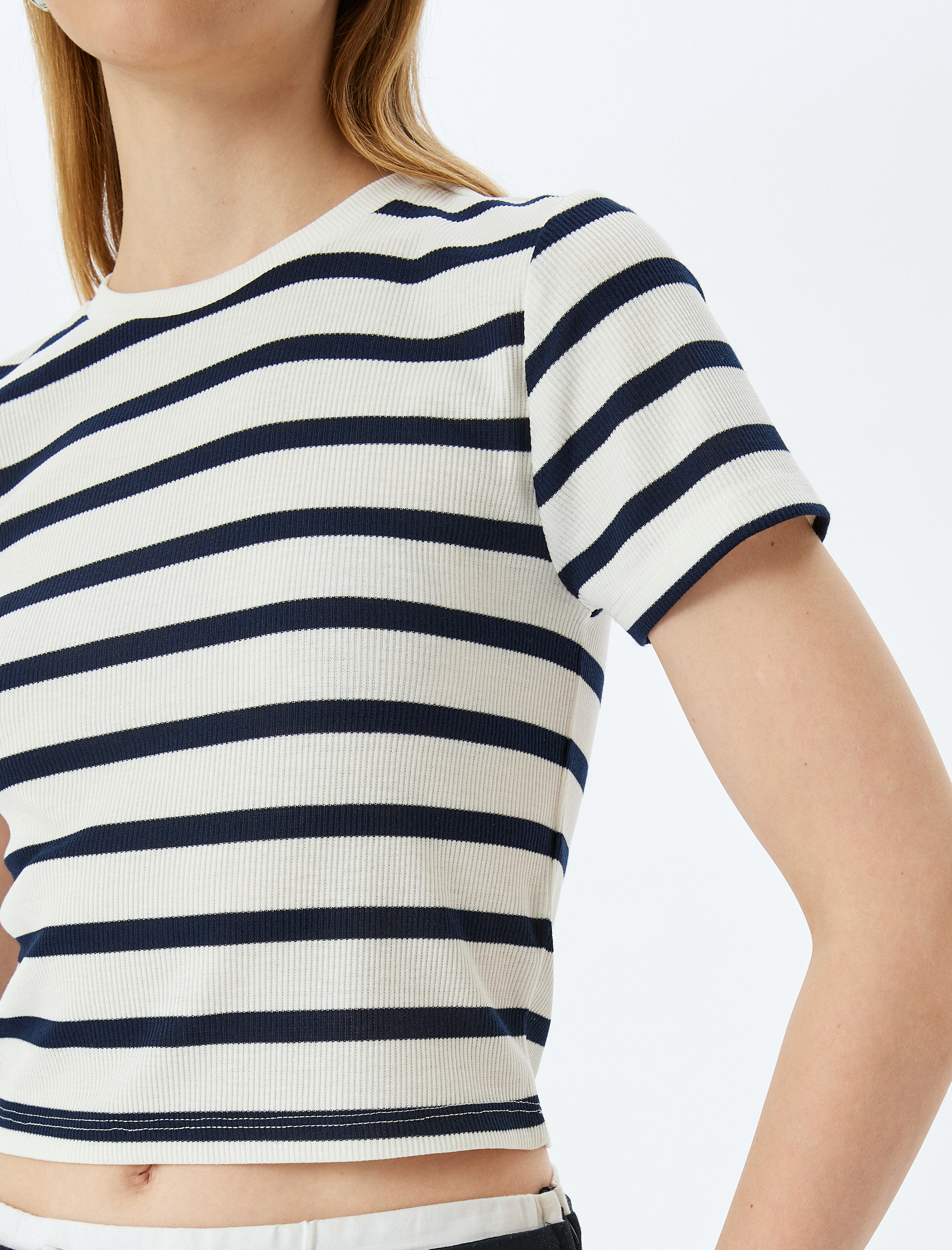   Basic Çizgili Bisiklet Yaka Kısa Kollu Kaşkorse Slim Fit Kadın Tişört