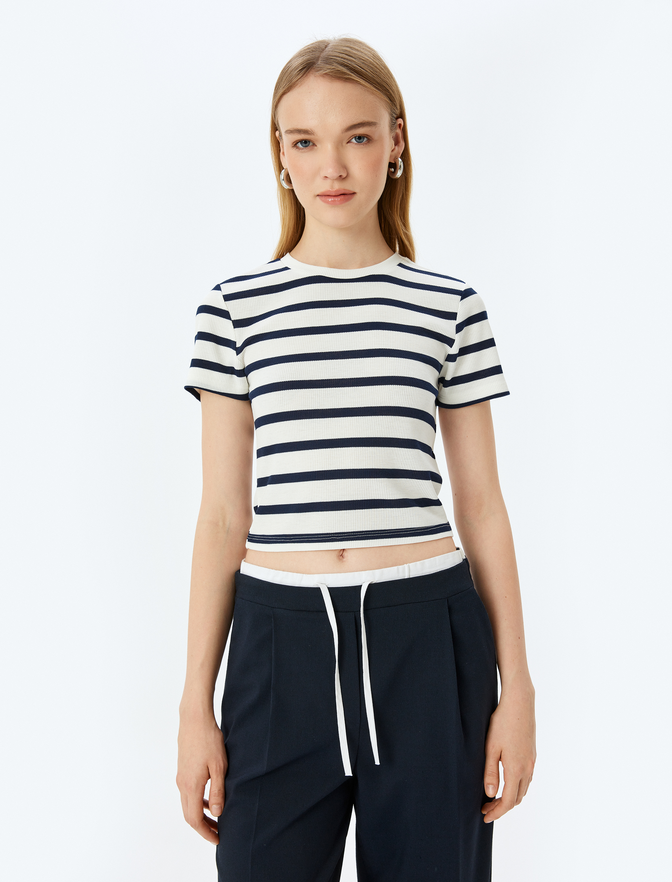   Basic Çizgili Bisiklet Yaka Kısa Kollu Kaşkorse Slim Fit Kadın Tişört