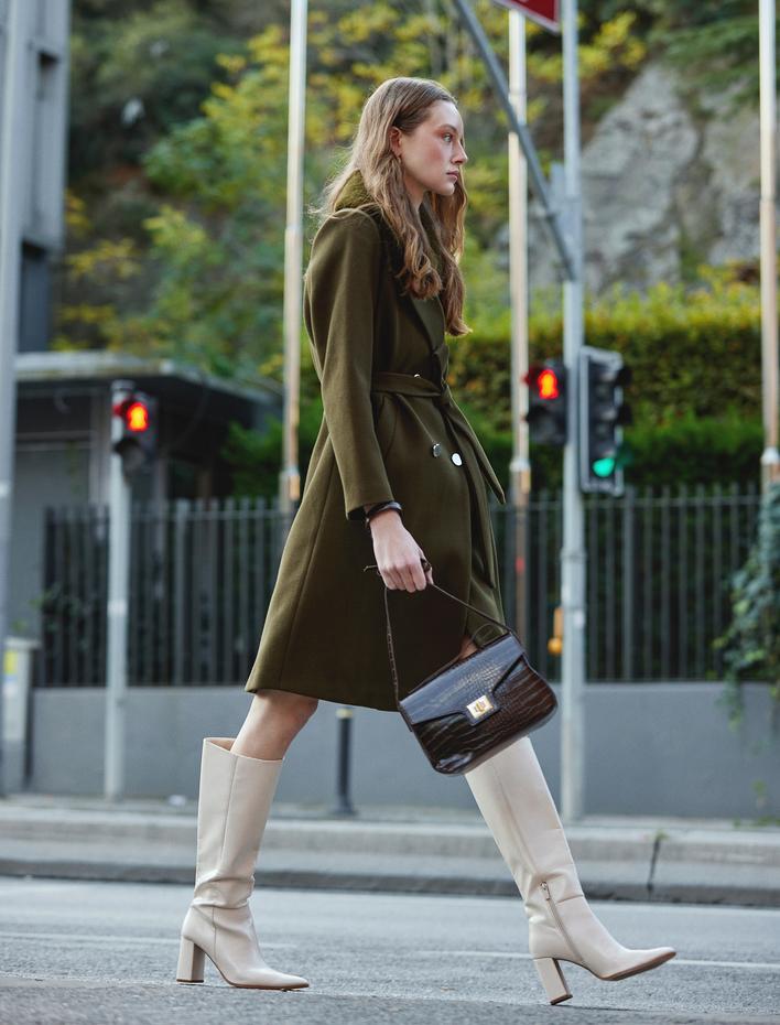  Uzun Kaşe Kaban Çıkarılabilir Suni Kürk Yaka Kruvaze Düğmeli Kemerli Cepli