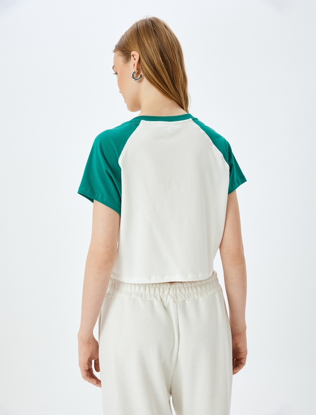 V Yaka Kısa Kollu Kolej Baskılı Crop Slim Fit Tişört_3