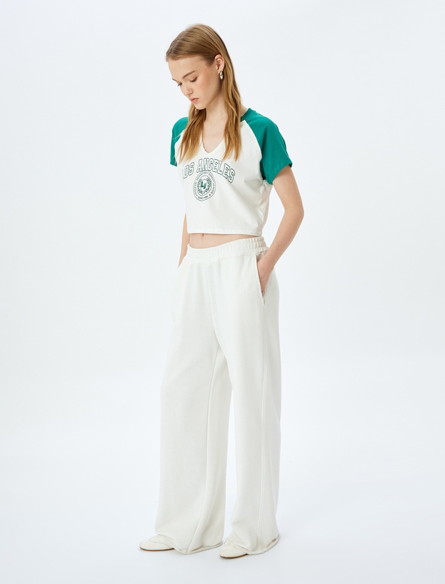 V Yaka Kısa Kollu Kolej Baskılı Crop Slim Fit Tişört_0