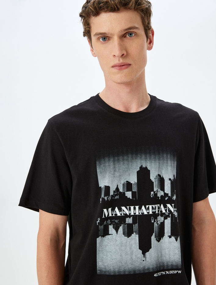  Kısa Kollu Regular Fit Bisiklet Yaka Pamuklu Fotoğraf Baskılı Tişört