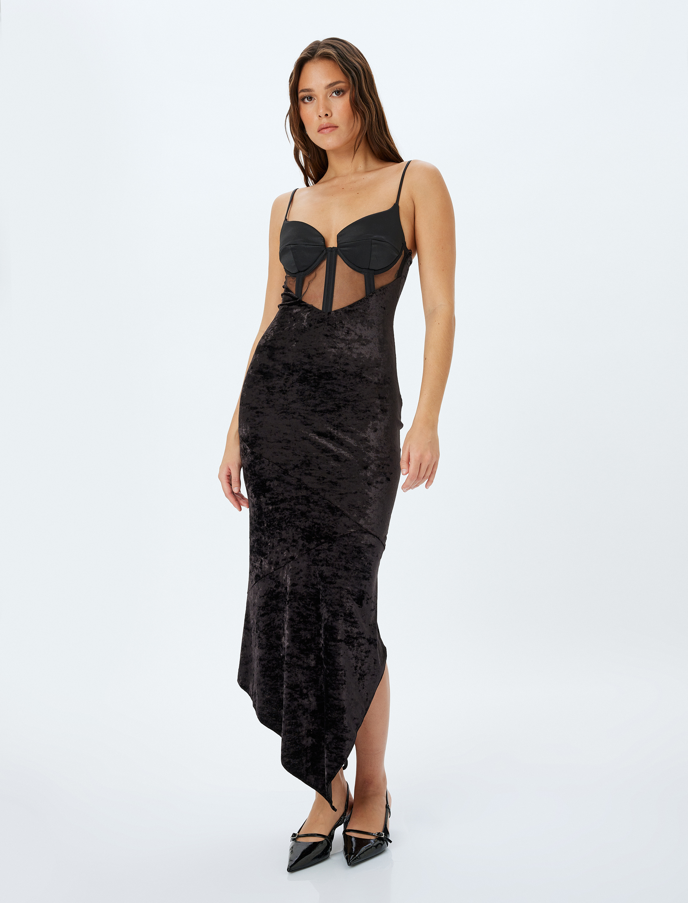 Tül Korse Detaylı Asimetrik İp Askılı Kalp Yaka Kadife Abiye Elbise