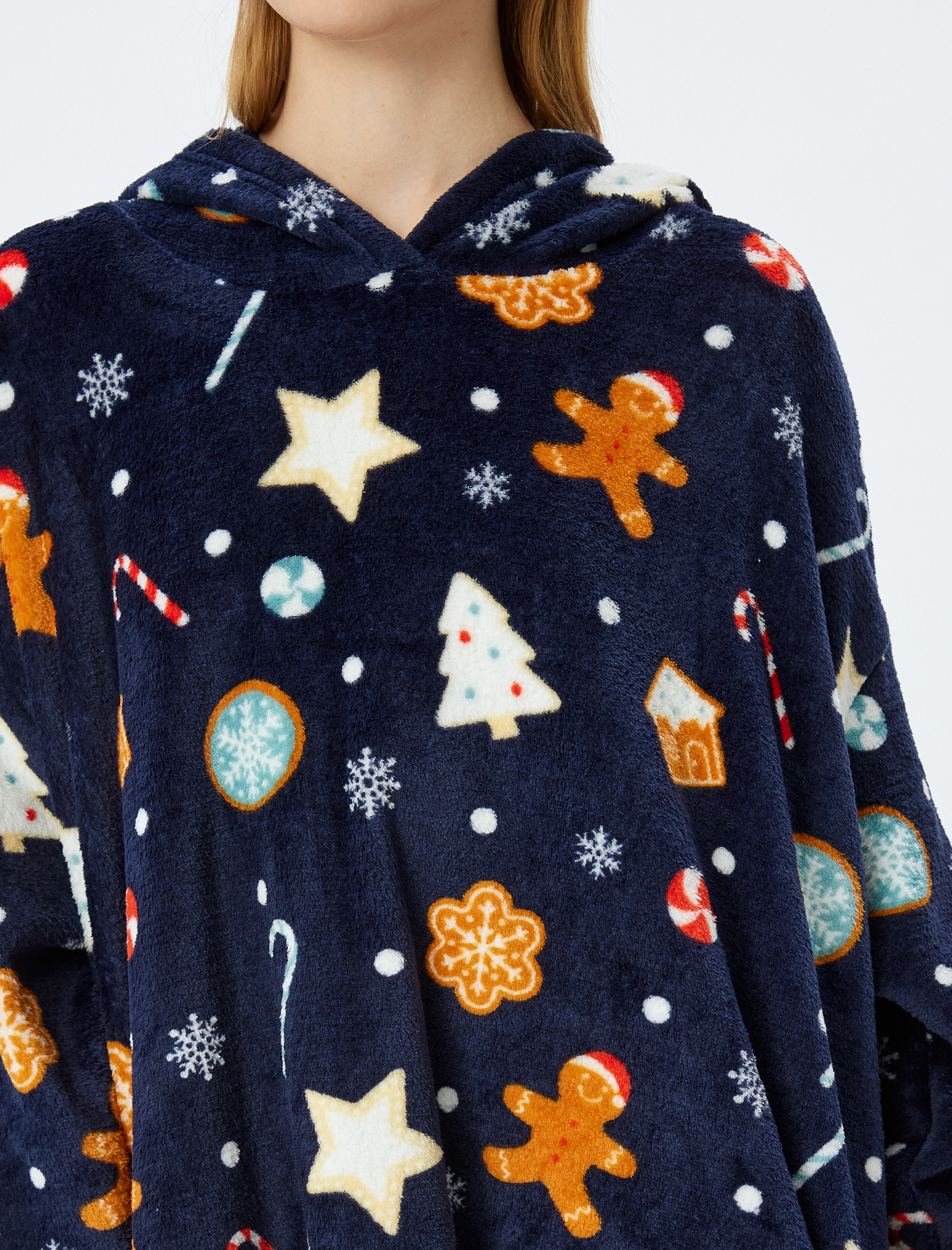   Yılbaşı Temalı Kapüşonlu Peluş Sabahlık