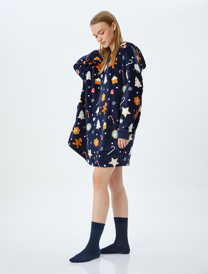  Yılbaşı Temalı Kapüşonlu Peluş Sabahlık