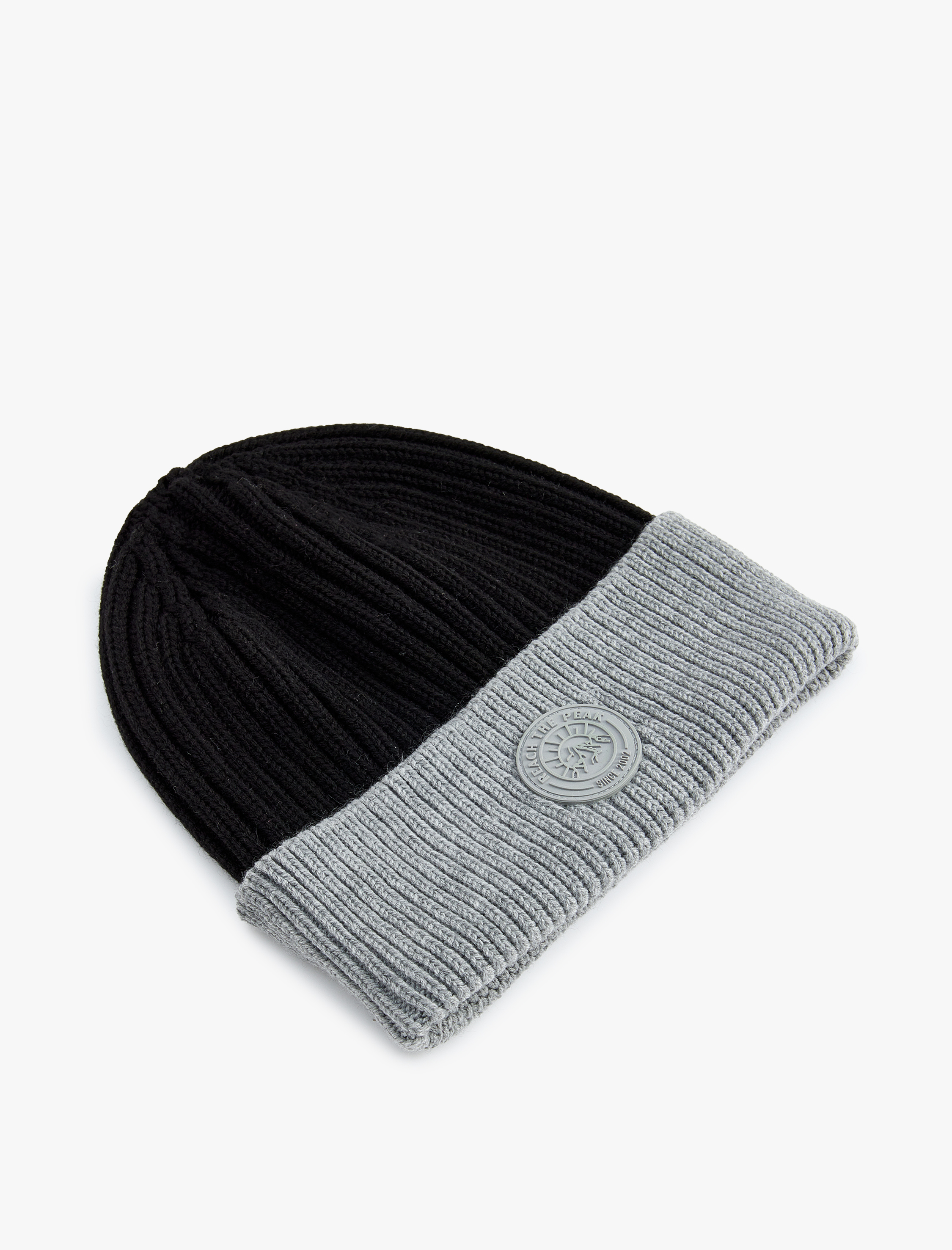 Erkek Etiket Detaylı Renk Bloklu Katlı Bere