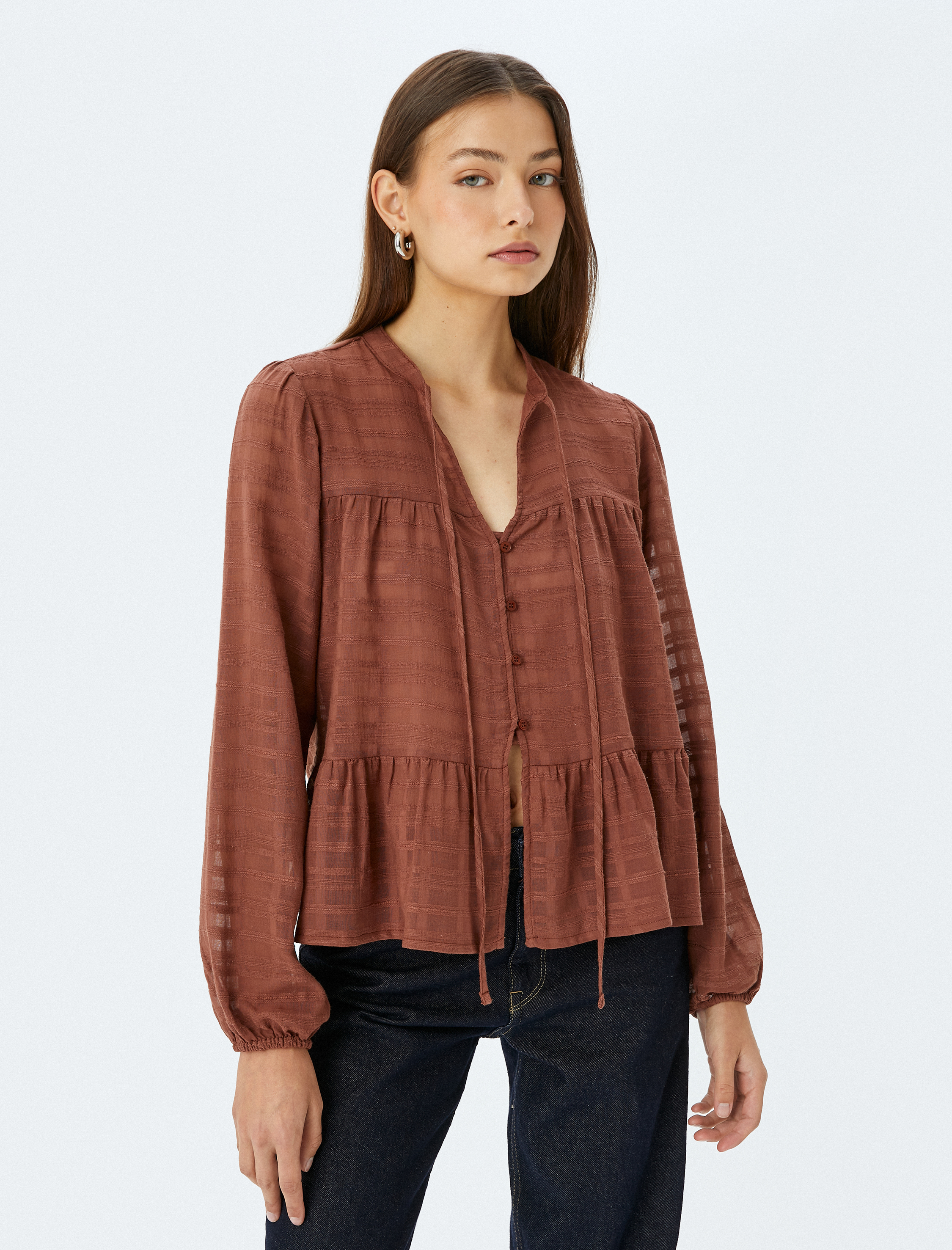   Hakim Yaka Uzun Balon Kollu Düğmeli Volanlı Bluz