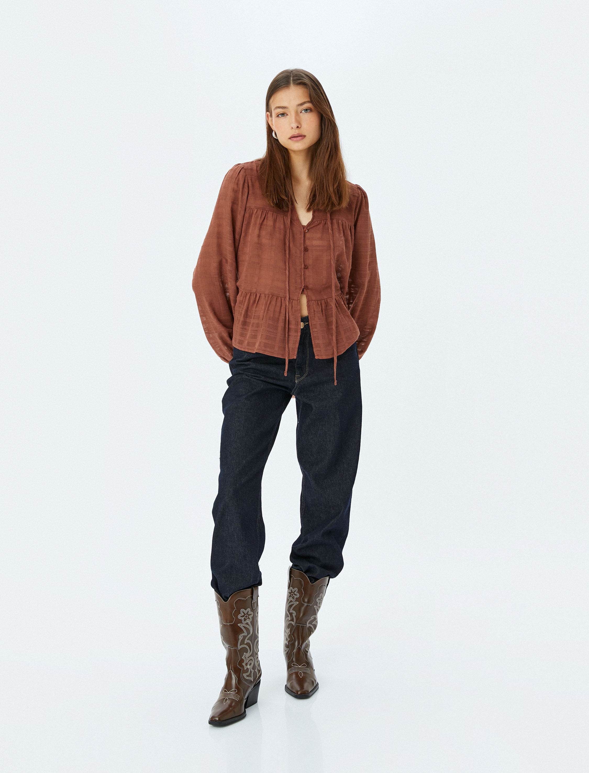   Hakim Yaka Uzun Balon Kollu Düğmeli Volanlı Bluz