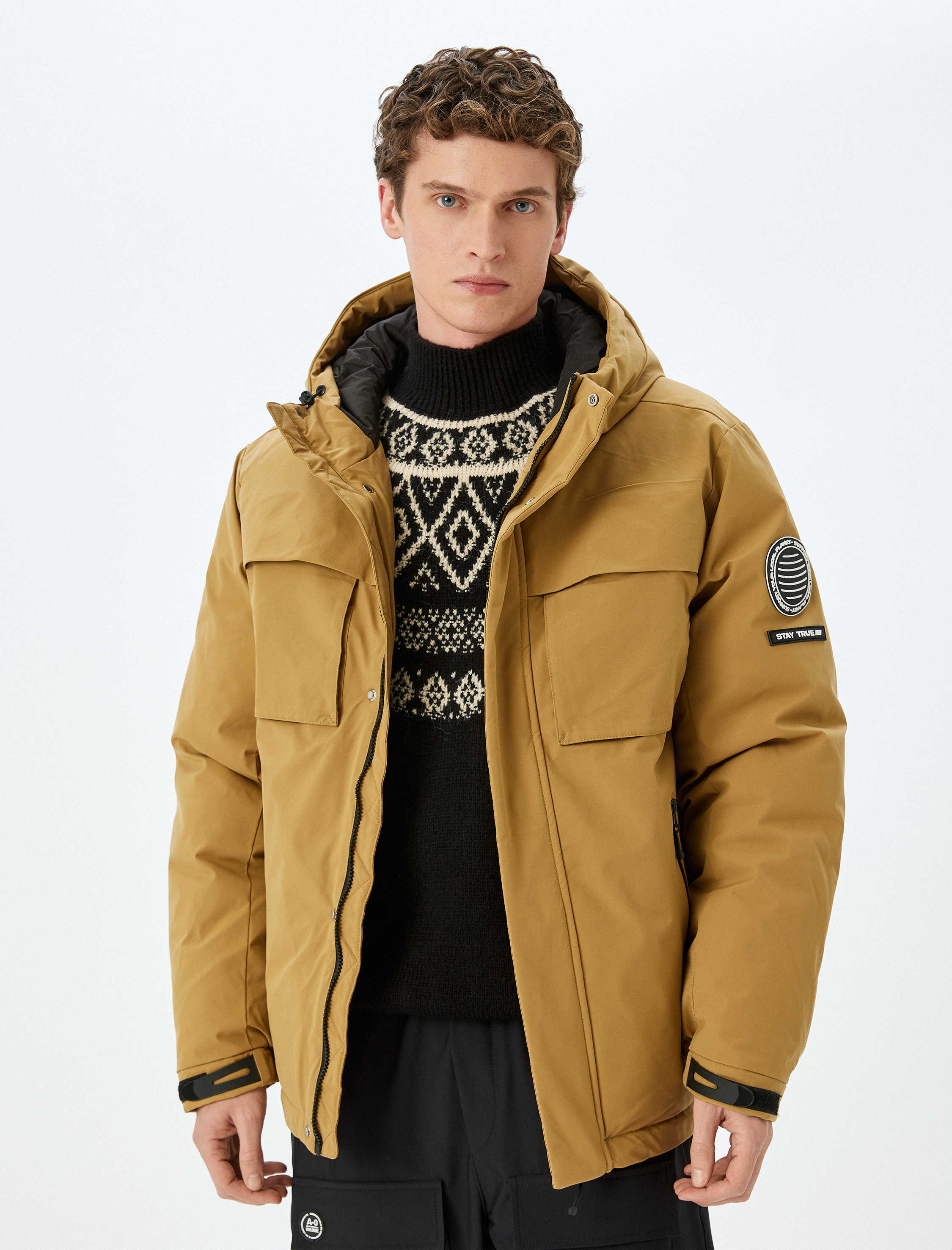 Fermuarlı Etiket Detaylı Cepli Kapşonlu Su İtici Kayak Montu