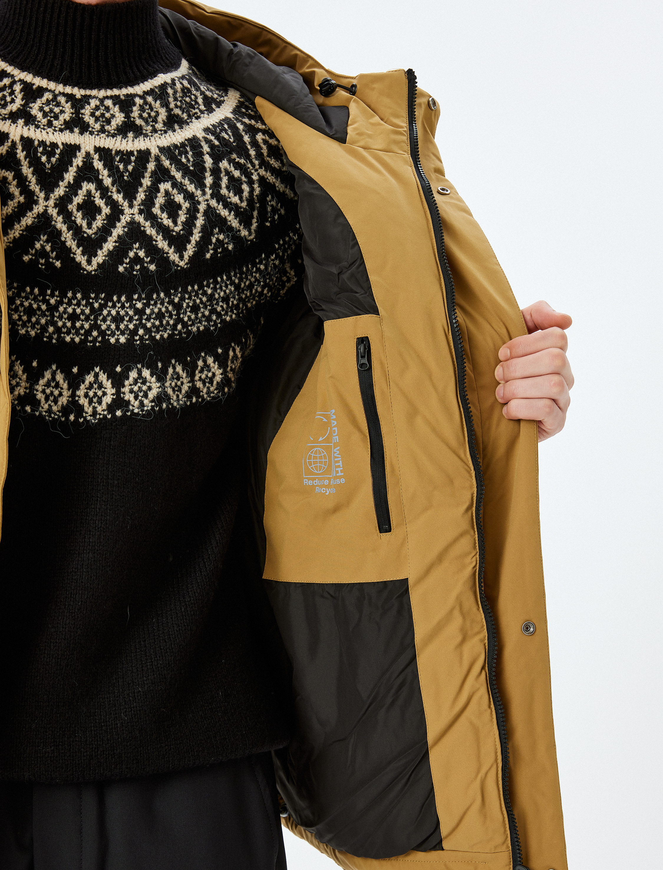 Fermuarlı Etiket Detaylı Cepli Kapşonlu Su İtici Kayak Montu