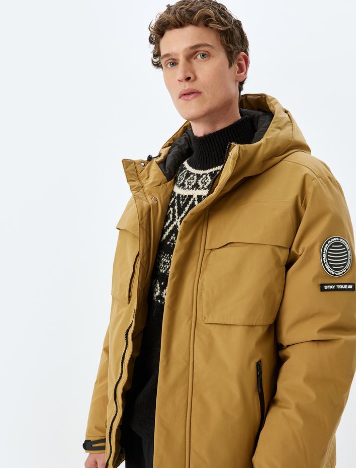  Fermuarlı Etiket Detaylı Cepli Kapşonlu Su İtici Kayak Montu