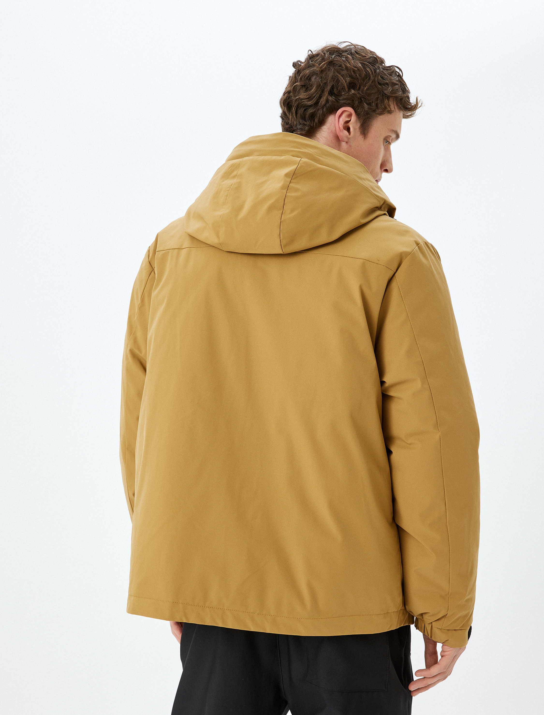 Fermuarlı Etiket Detaylı Cepli Kapşonlu Su İtici Kayak Montu