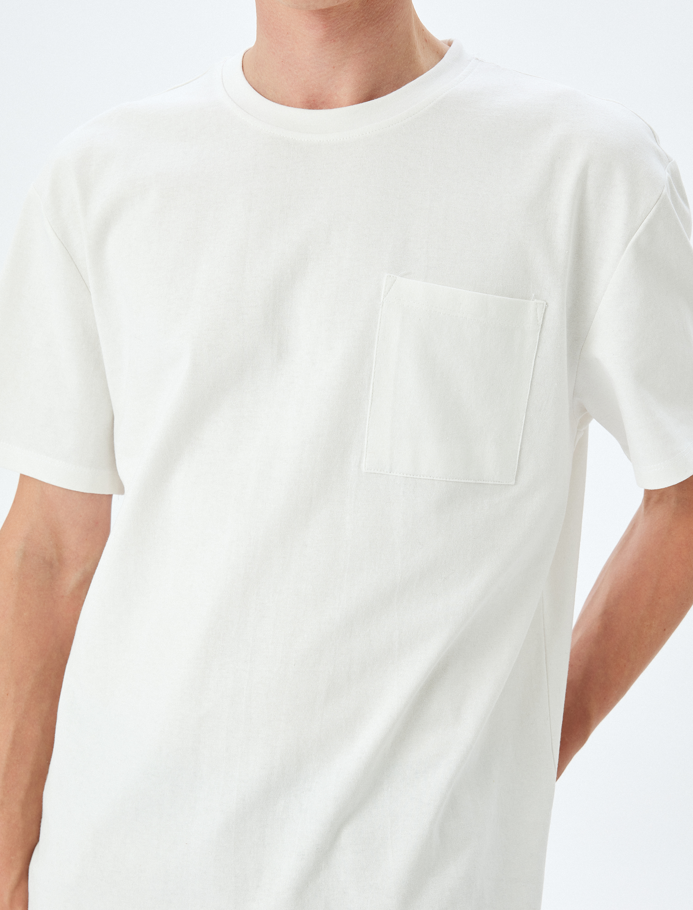   Kısa Kollu Bisiklet Yaka Cep Detaylı Tok Kumaş Pamuklu Oversize Tişört