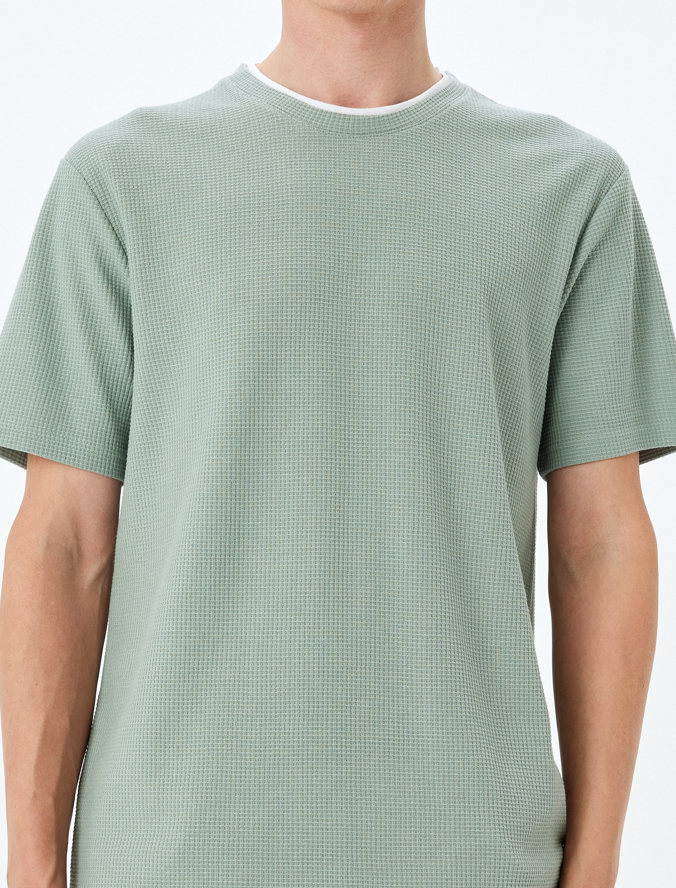   Dokulu Kısa Kollu Yaka Detaylı Pamuk Karışımlı Bisiklet Yaka Slim Fit Tişört