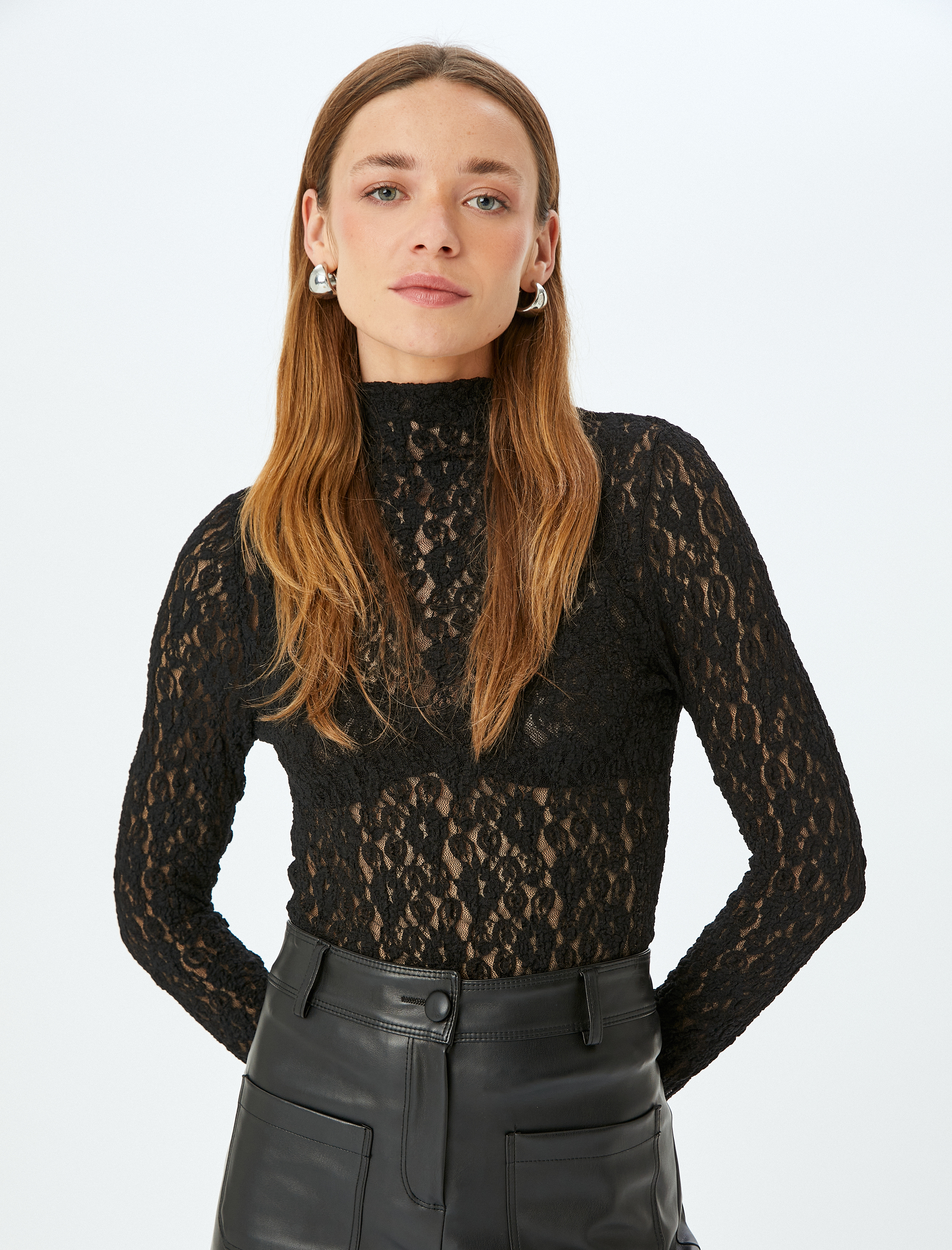   Koton X Sibil Çetinkaya - Uzun Kollu Dik Yaka Slim Fit Yarı Transparan Dantel Tişört