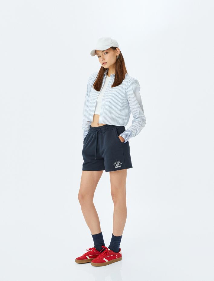  Beli Bağcıklı Kolej Nakışlı Cepli Mini Şort