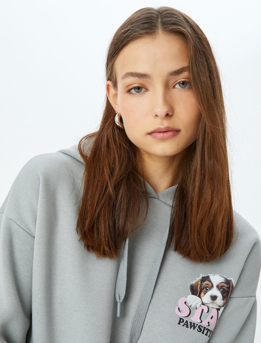   Kapüşonlu Köpek Temalı Arkası Baskılı Oversize Sweatshirt