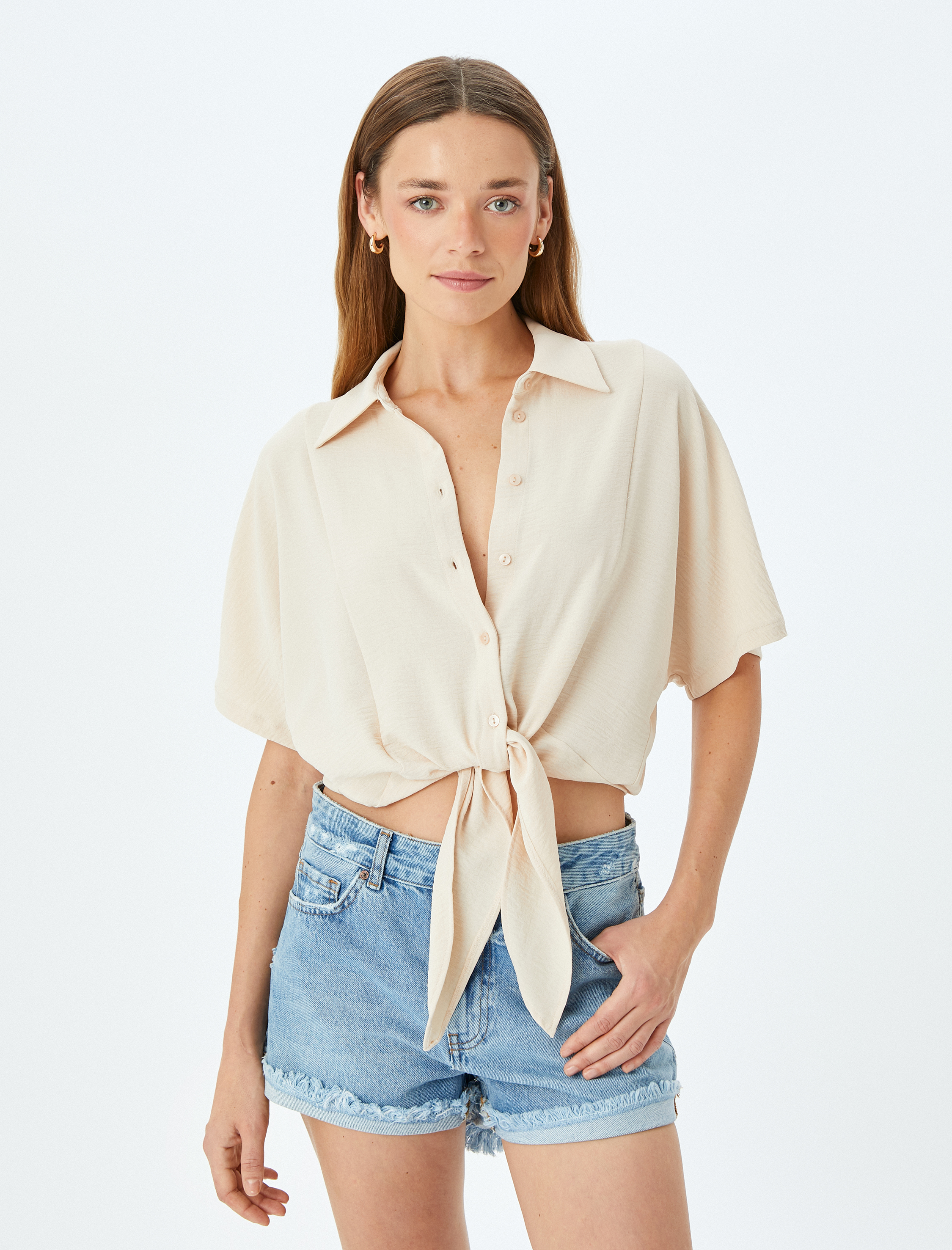   Klasik Yaka Önden Bağlama Detaylı Kısa Kollu Gömlek