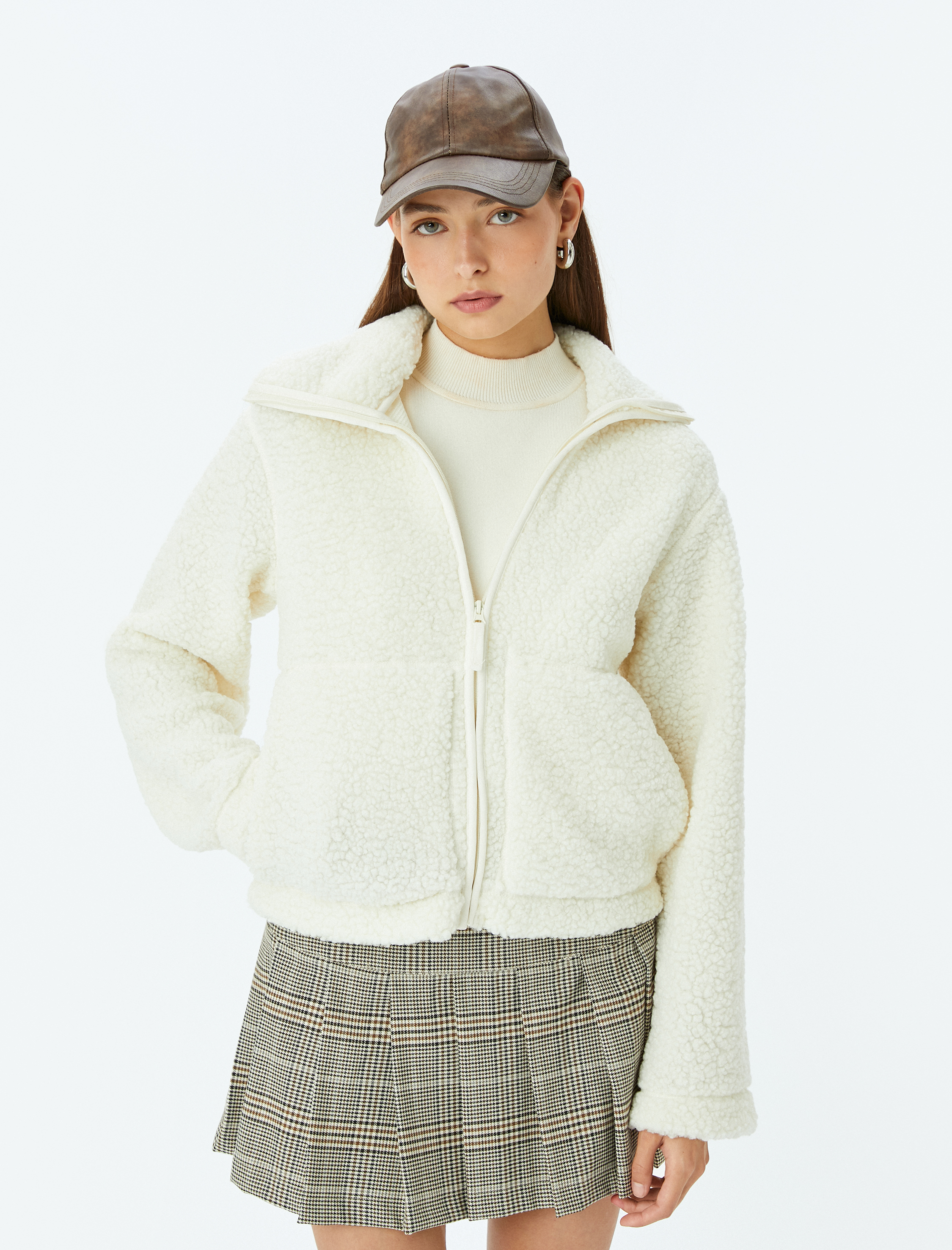   Fermuarlı Cep Detaylı Dik Yaka Rahat Kalıp Peluş Ceket