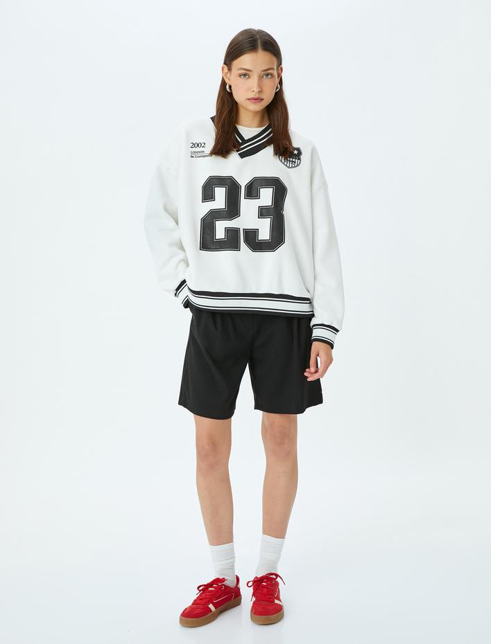  V Yaka Biyeli Kolej Baskılı Şardonlu Oversize Sweatshirt