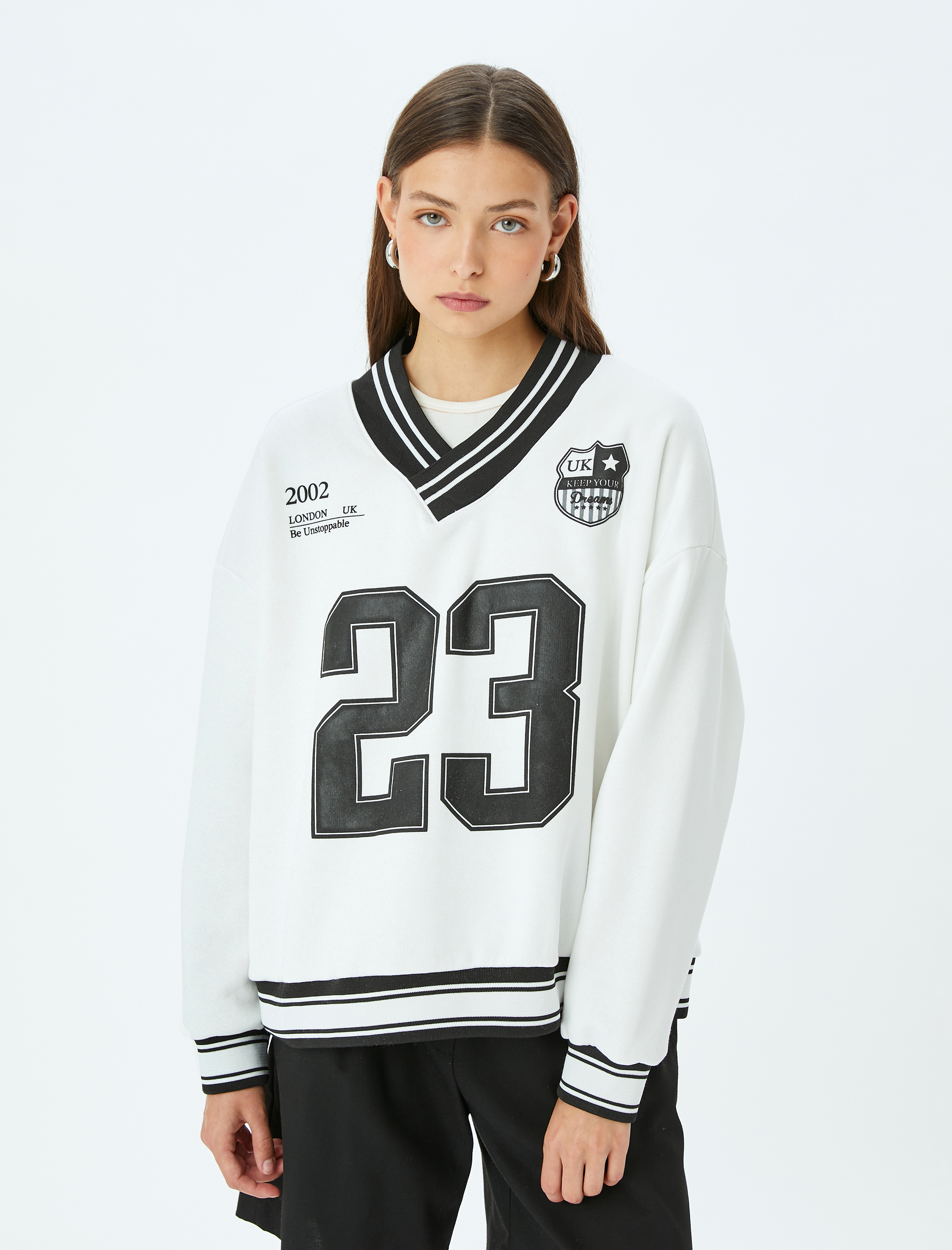 V Yaka Biyeli Kolej Baskılı Şardonlu Oversize Sweatshirt