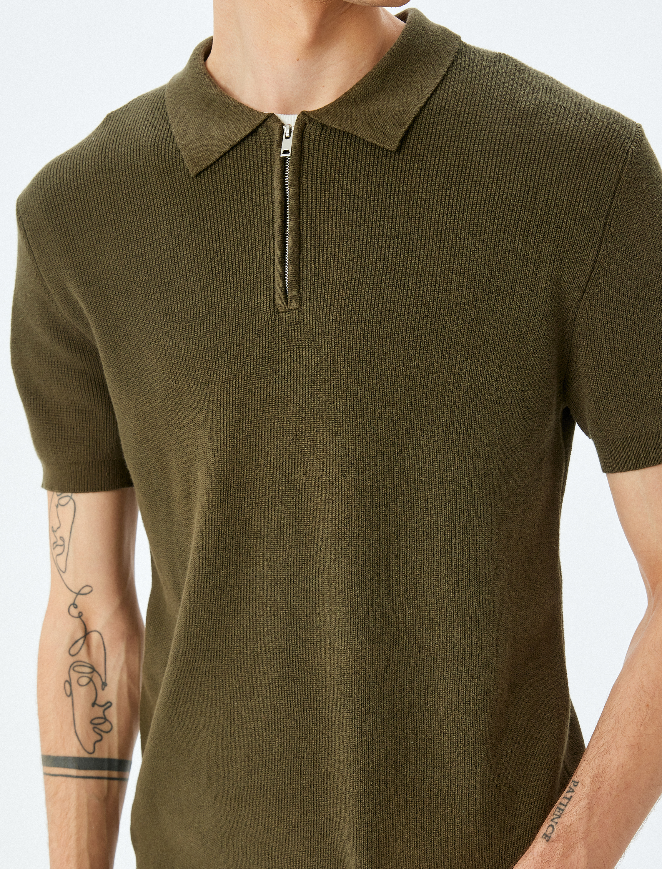   Yarım Fermuarlı Pamuk Karışımlı Kısa Kollu Triko Tişört