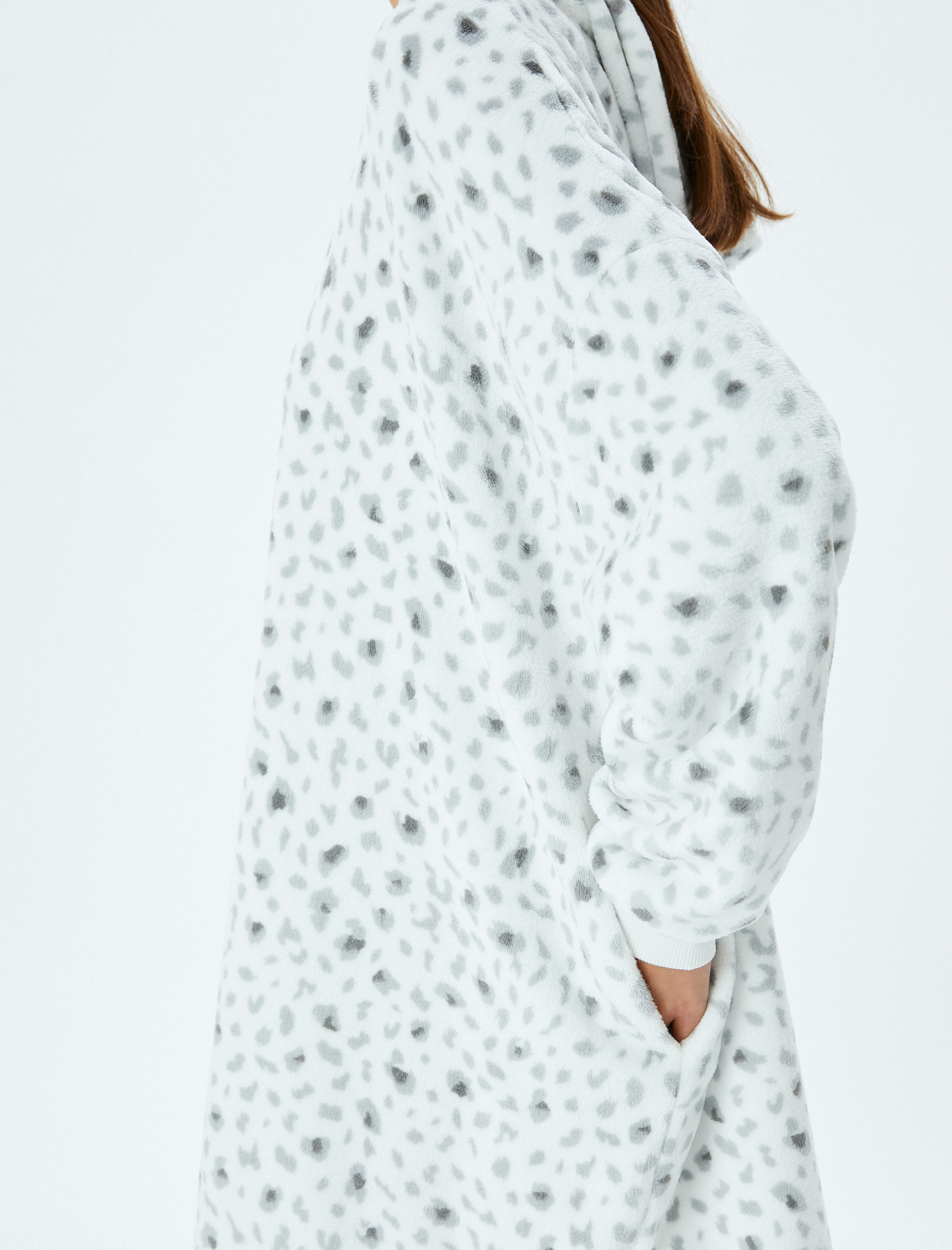 Leopar Desenli Cepli Kapüşonlu Peluş Sabahlık