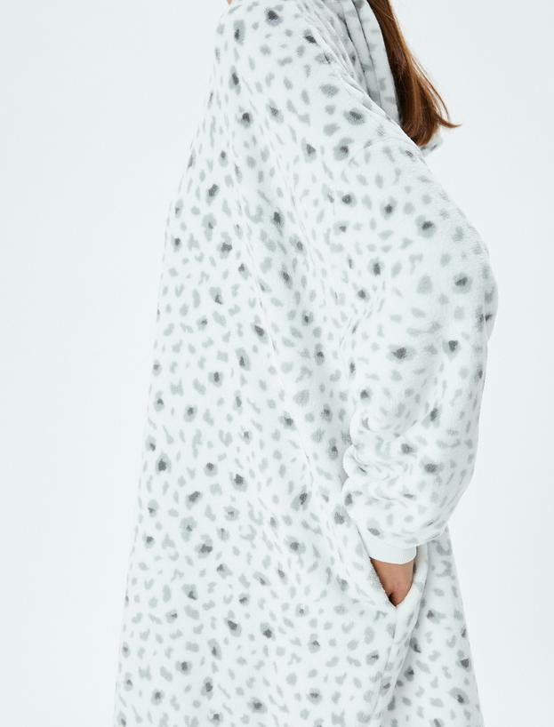 Leopar Desenli Cepli Kapüşonlu Peluş Sabahlık_4