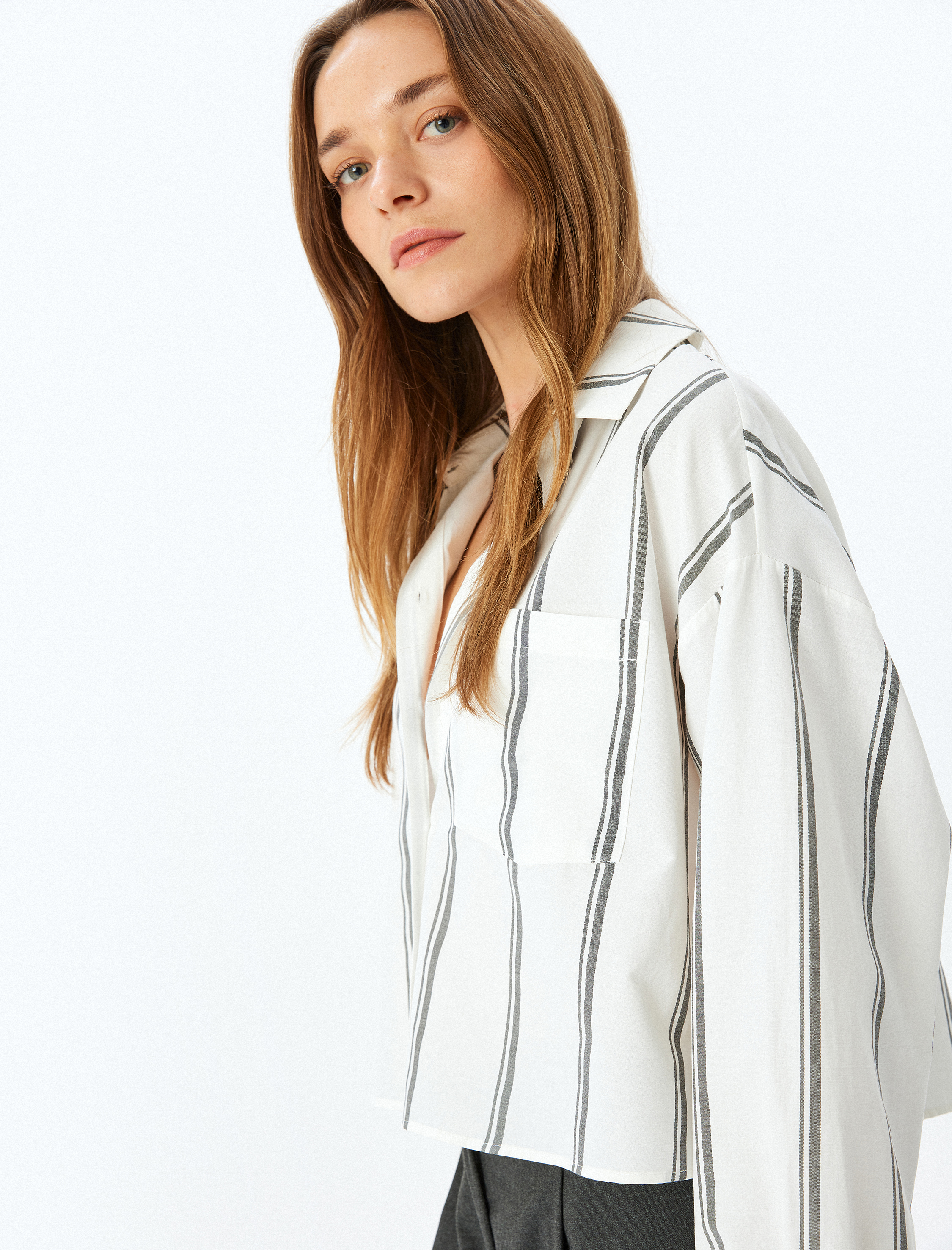 Koton Kadın Uzun Kollu Cep Detaylı Çizgili Crop Poplin Gömlek -1
